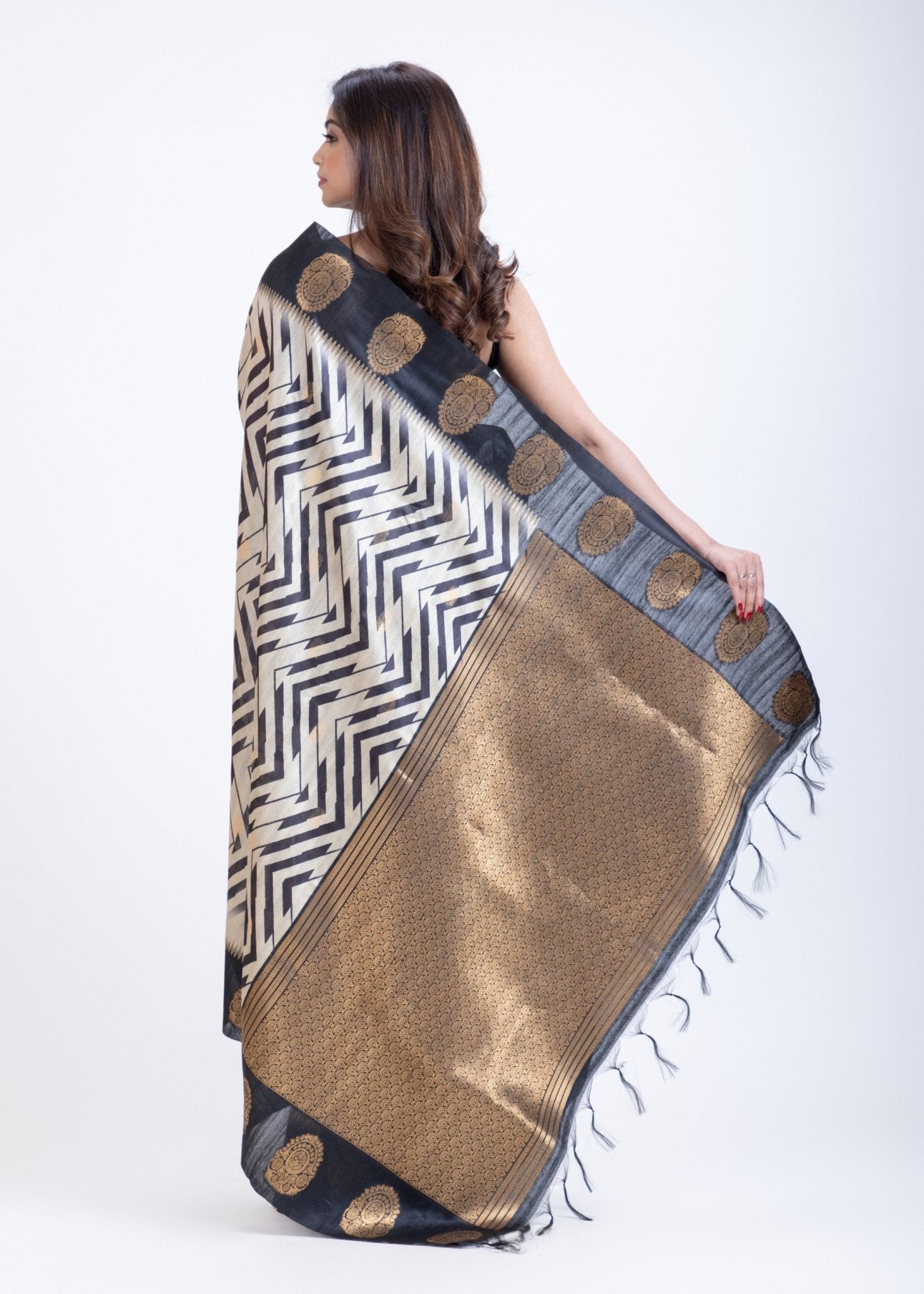 Black & White Geometric Print Silk Saree for Women - Anvi Couture