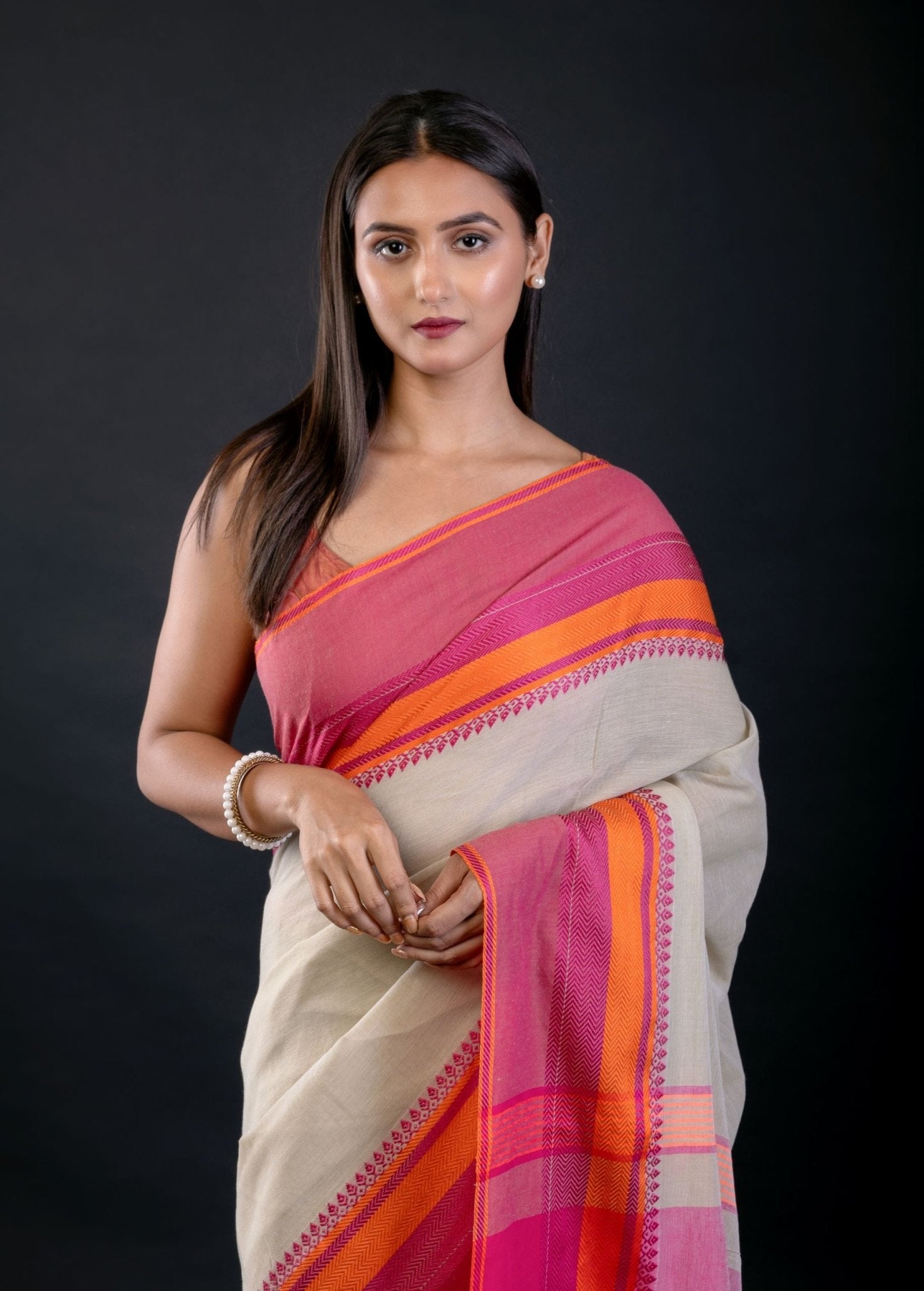 Blue and Pink Bengal Cotton Handloom Saree Close-Up – Anvi Couture