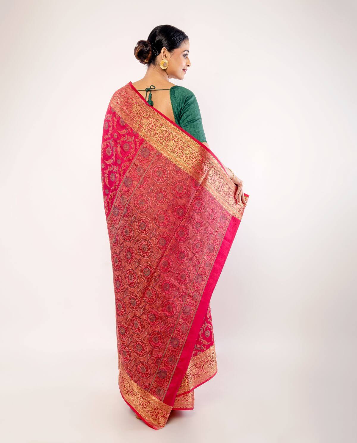 Pink Silk Saree with Gold Zari Border and Floral Motifs - Image 4