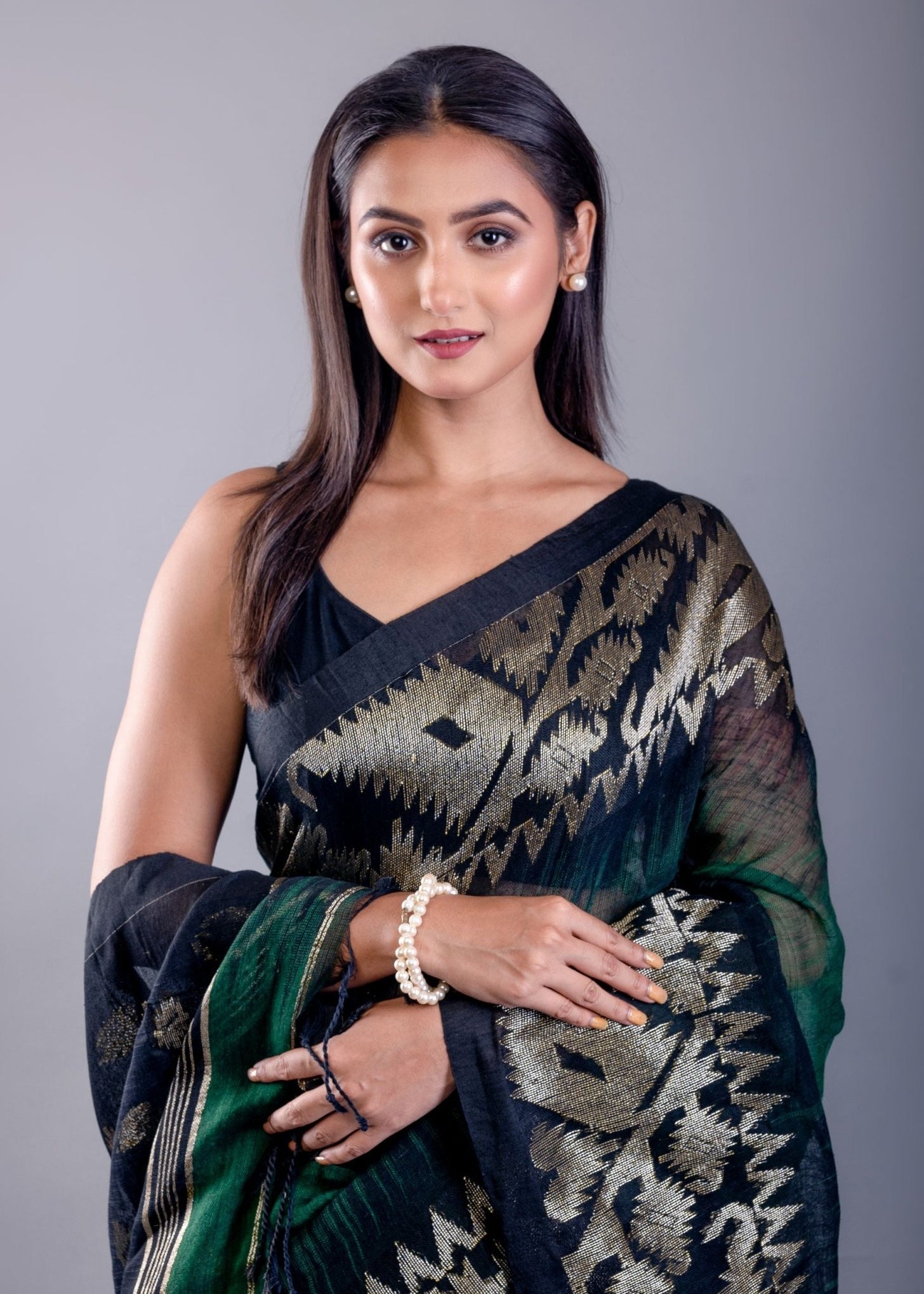 Green and Black Ombre Tant Jamdani with Floral Motifs - Anvi Couture