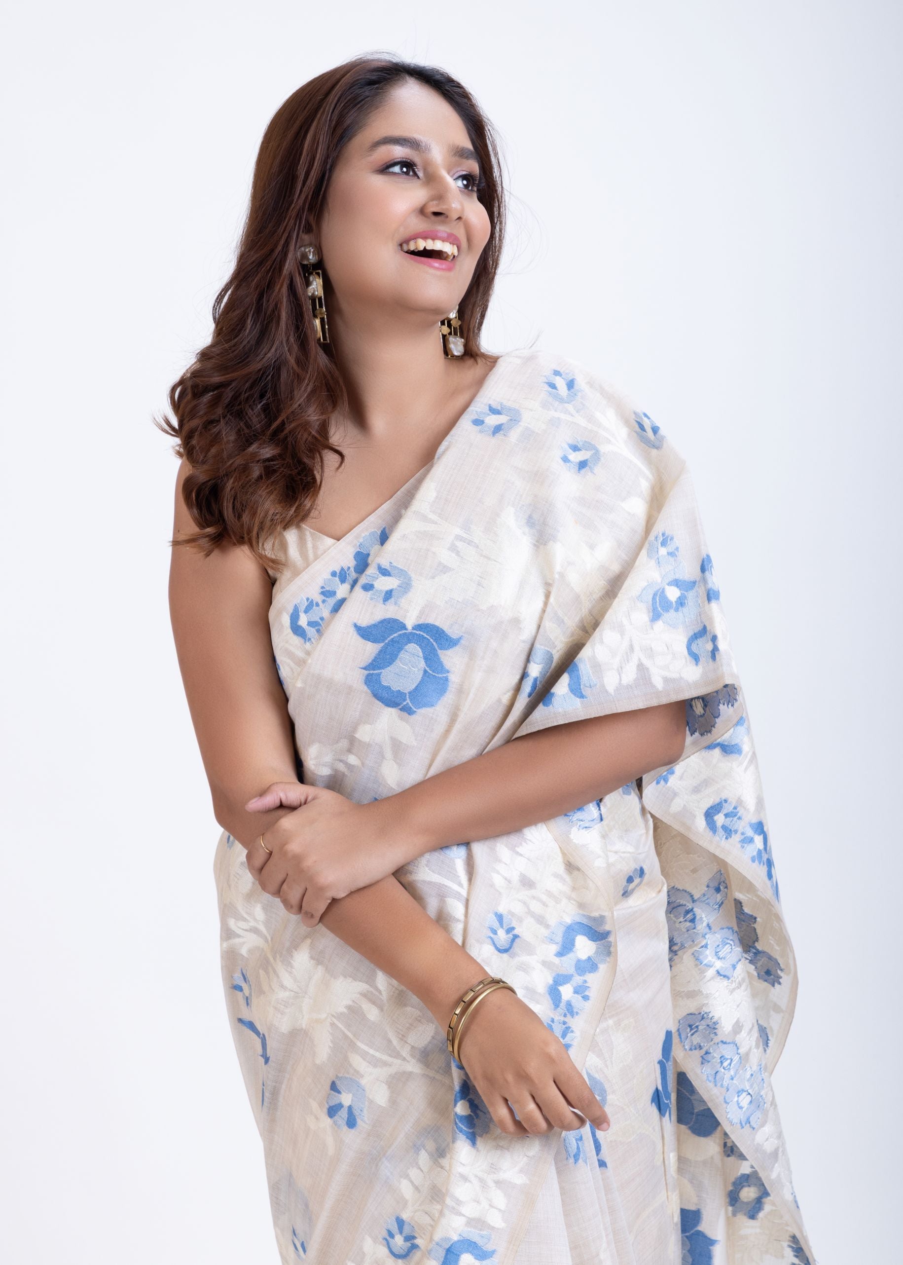 Dhakai Jamdani Saree in White with Blue Floral Motifs Close Up
