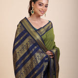 Green Coton Gadwal Saree With Blue and Golden Border Pallu Close Up
