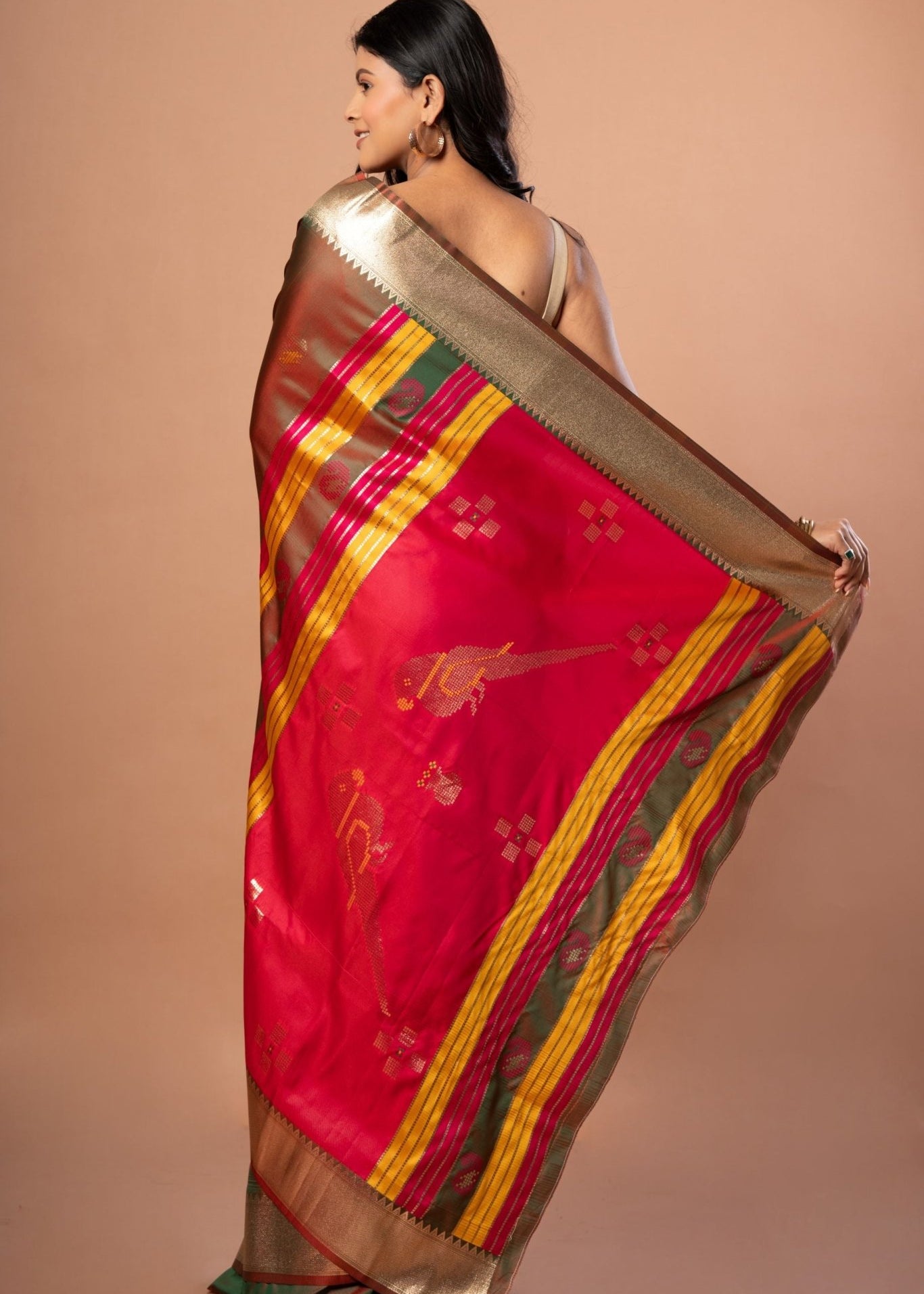 Green Dual Tone Silk Saree with Golden Border and Pink Pallu - Anvi Couture