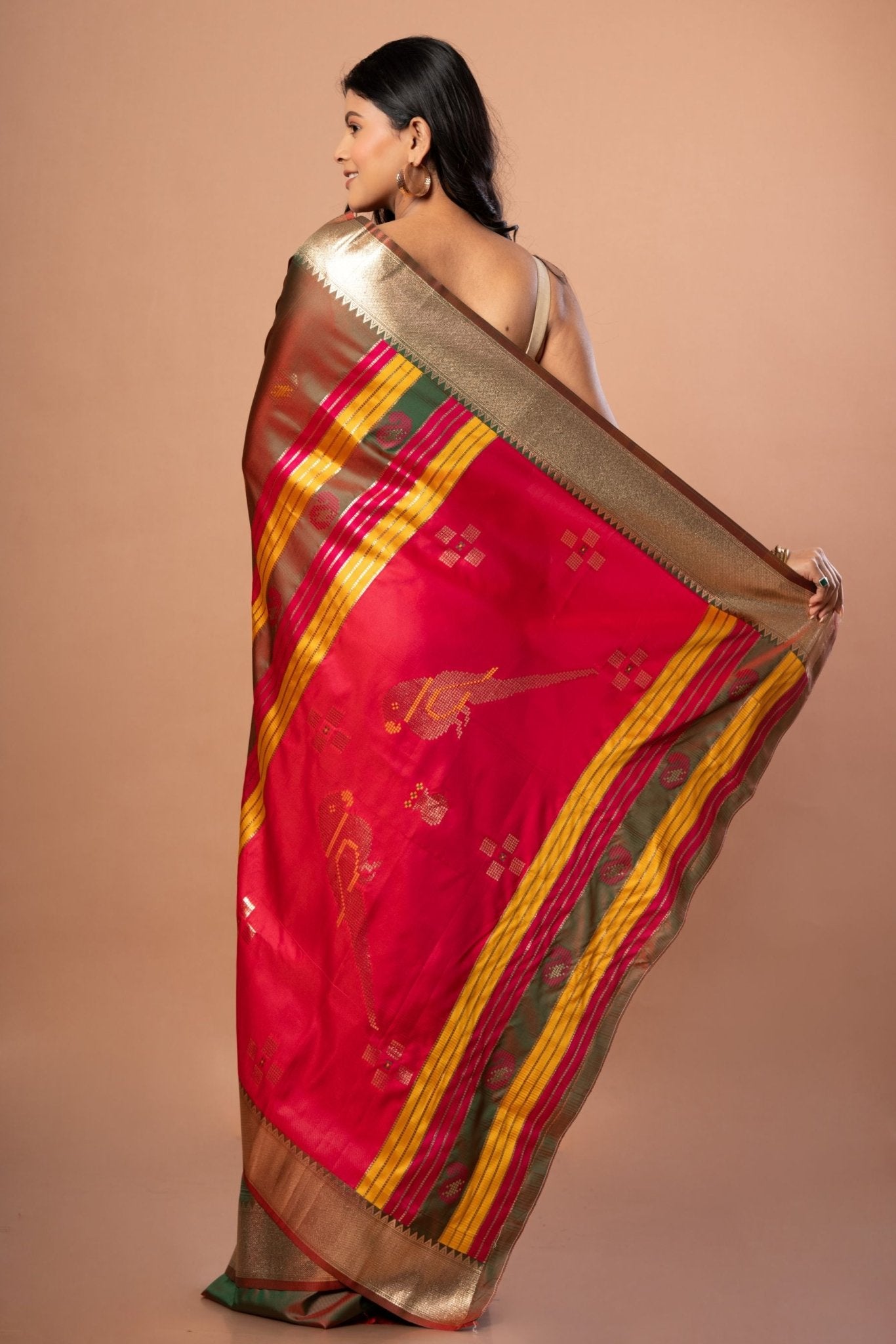 Green Dual Tone Silk Saree with Golden Border and Pink Pallu - Anvi Couture