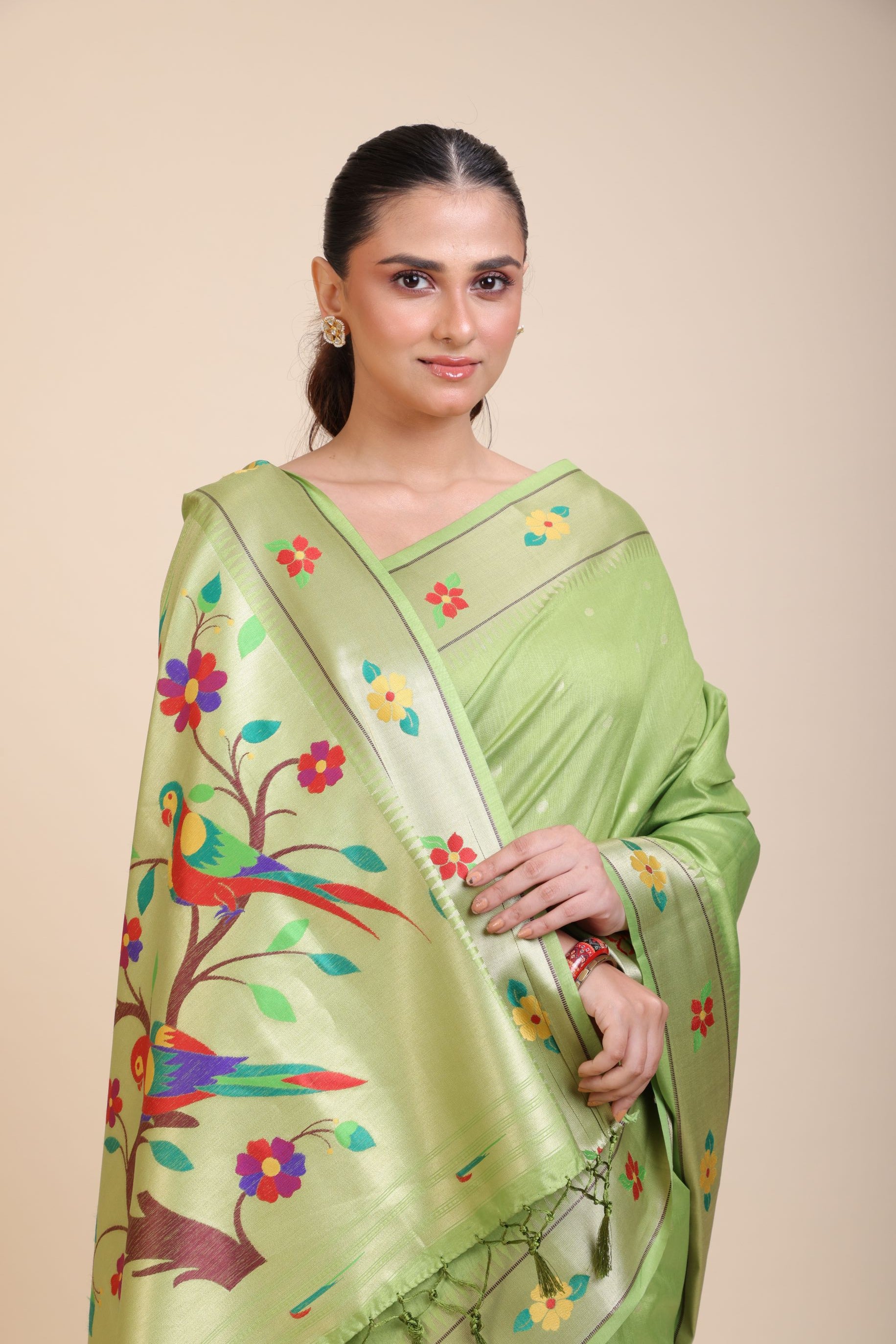 Green Muniya Paithani Silk Saree  Close Up
