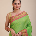 Green South Indian Silk Saree With PInk and Golden Border and Pallu Close Up
