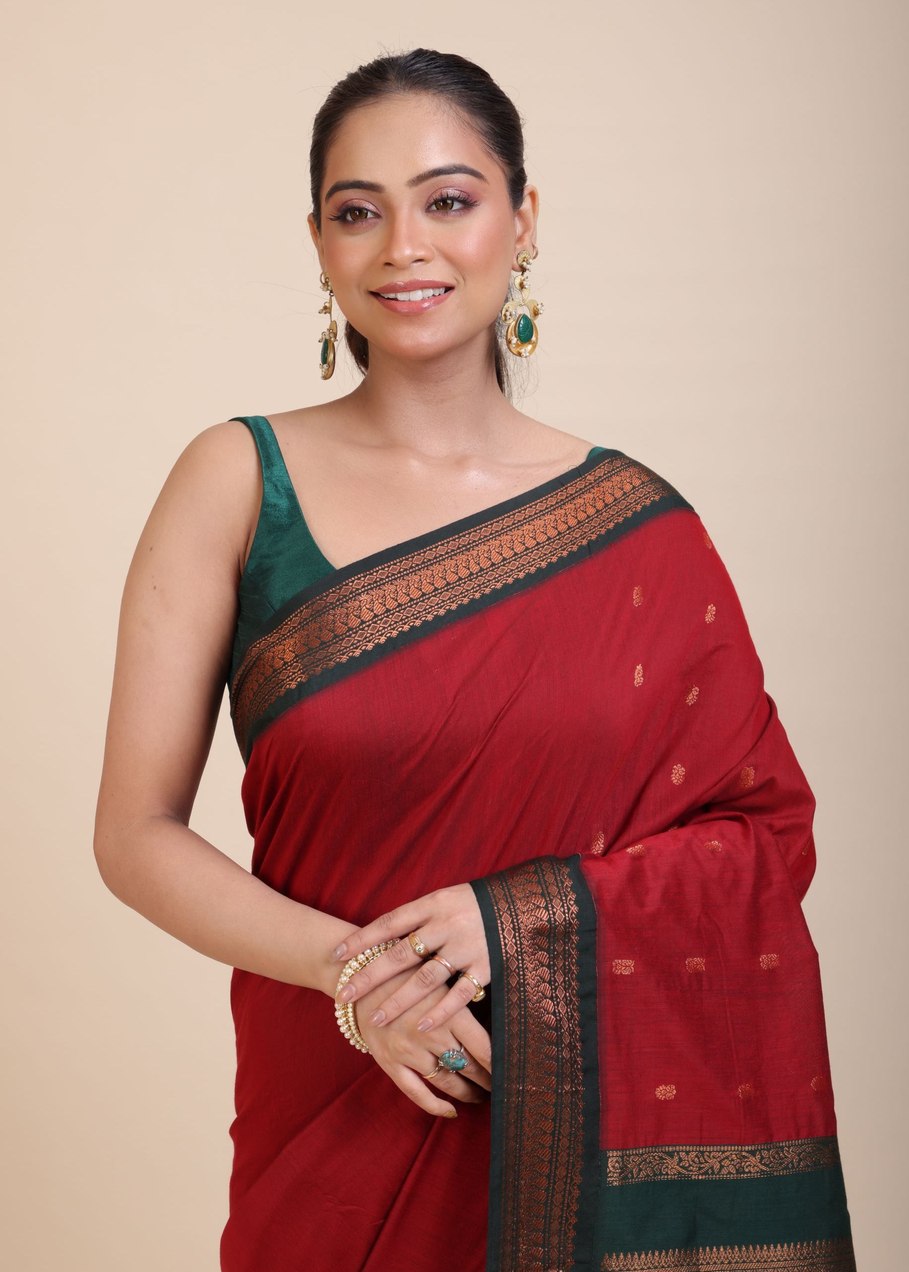 Maroon Green Cotton Gadwal Saree Close Up
