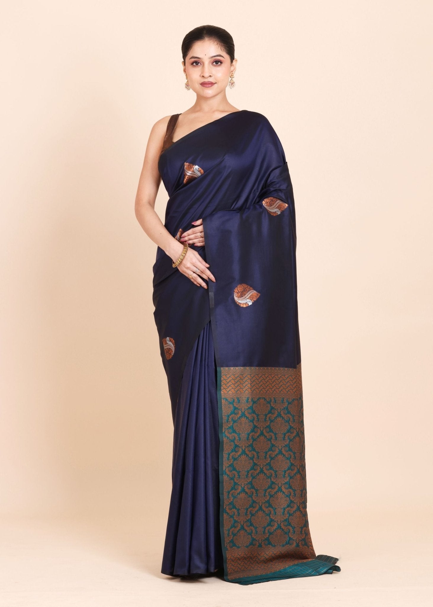 Navy Blue Borderless Kanjivaram Silk Saree with Green Pallu - Anvi Couture