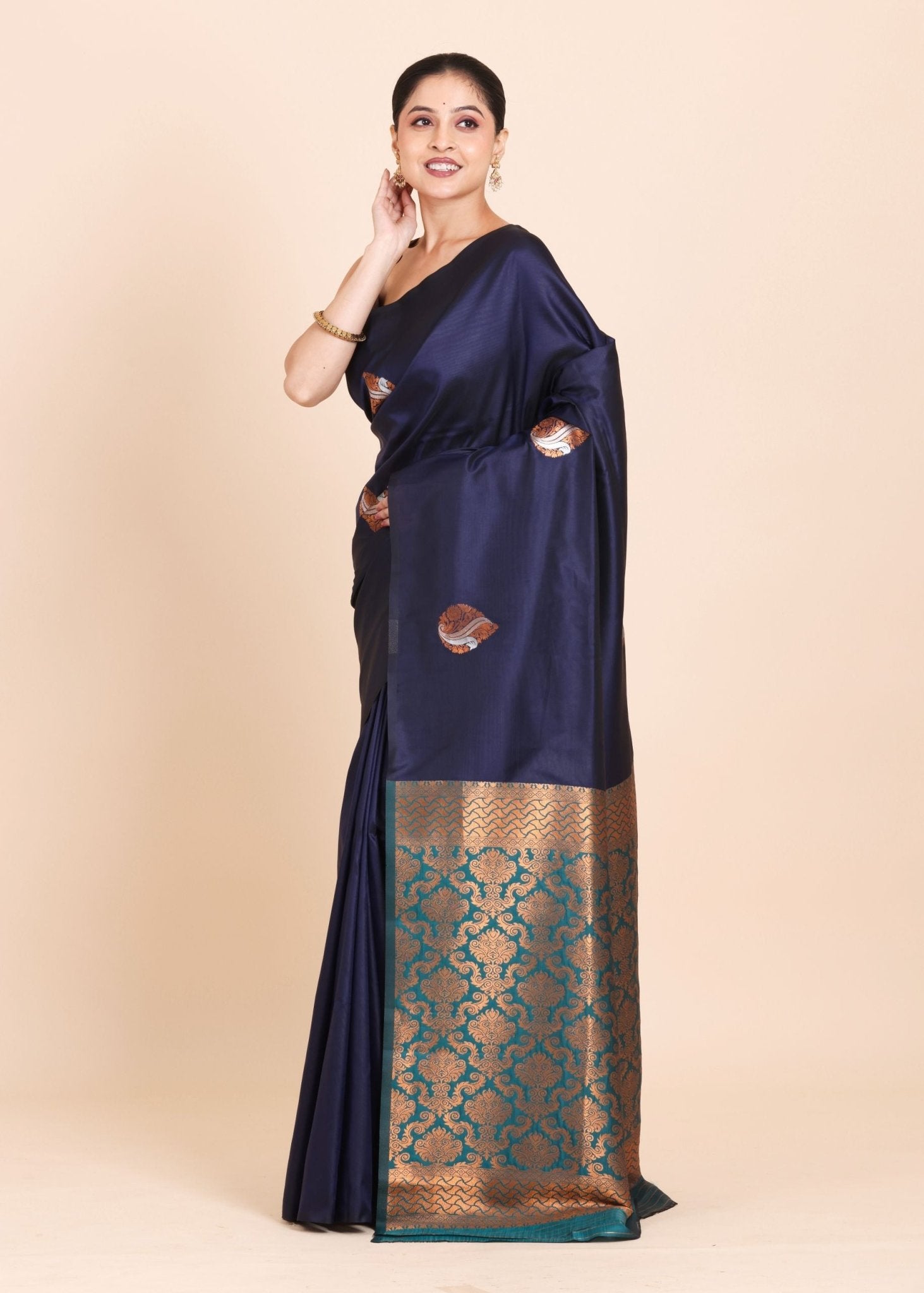 Navy Blue Borderless Kanjivaram Silk Saree with Green Pallu - Anvi Couture
