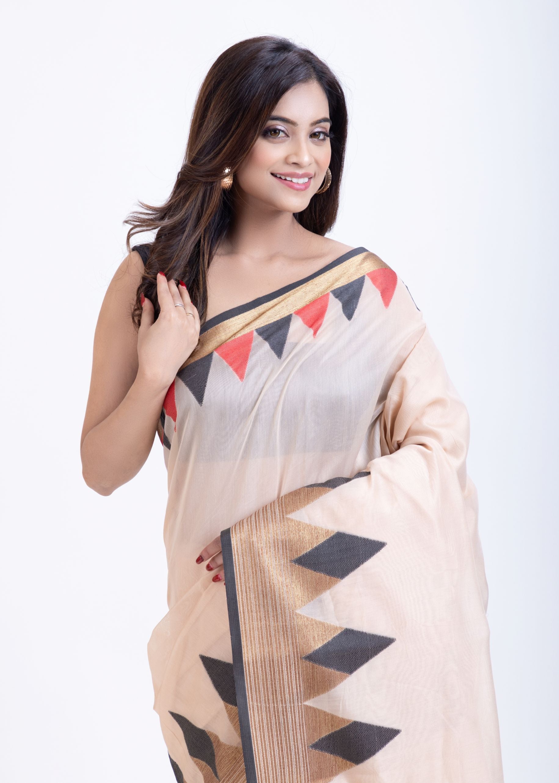 Off White Cotton Silk Lilen Saree With Black Temple Border Close Up