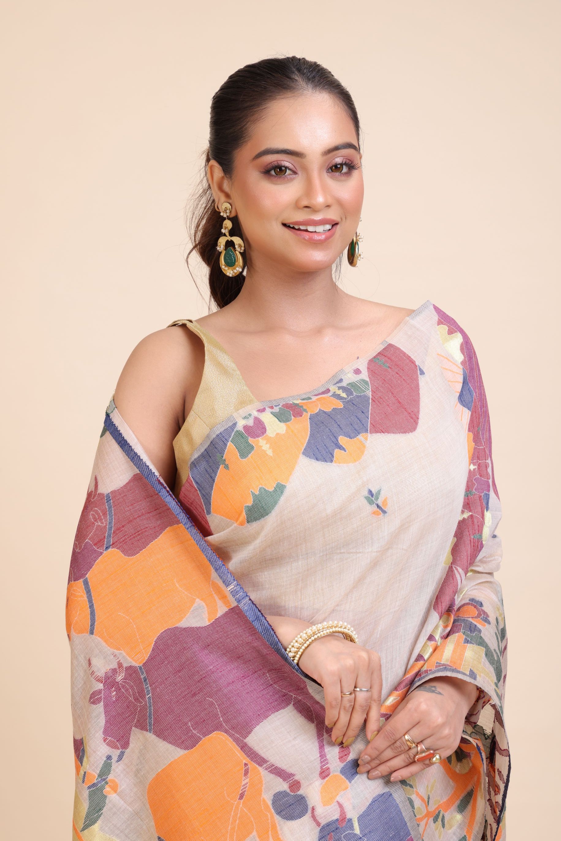 Off White Jamdani Handloom Saree close up