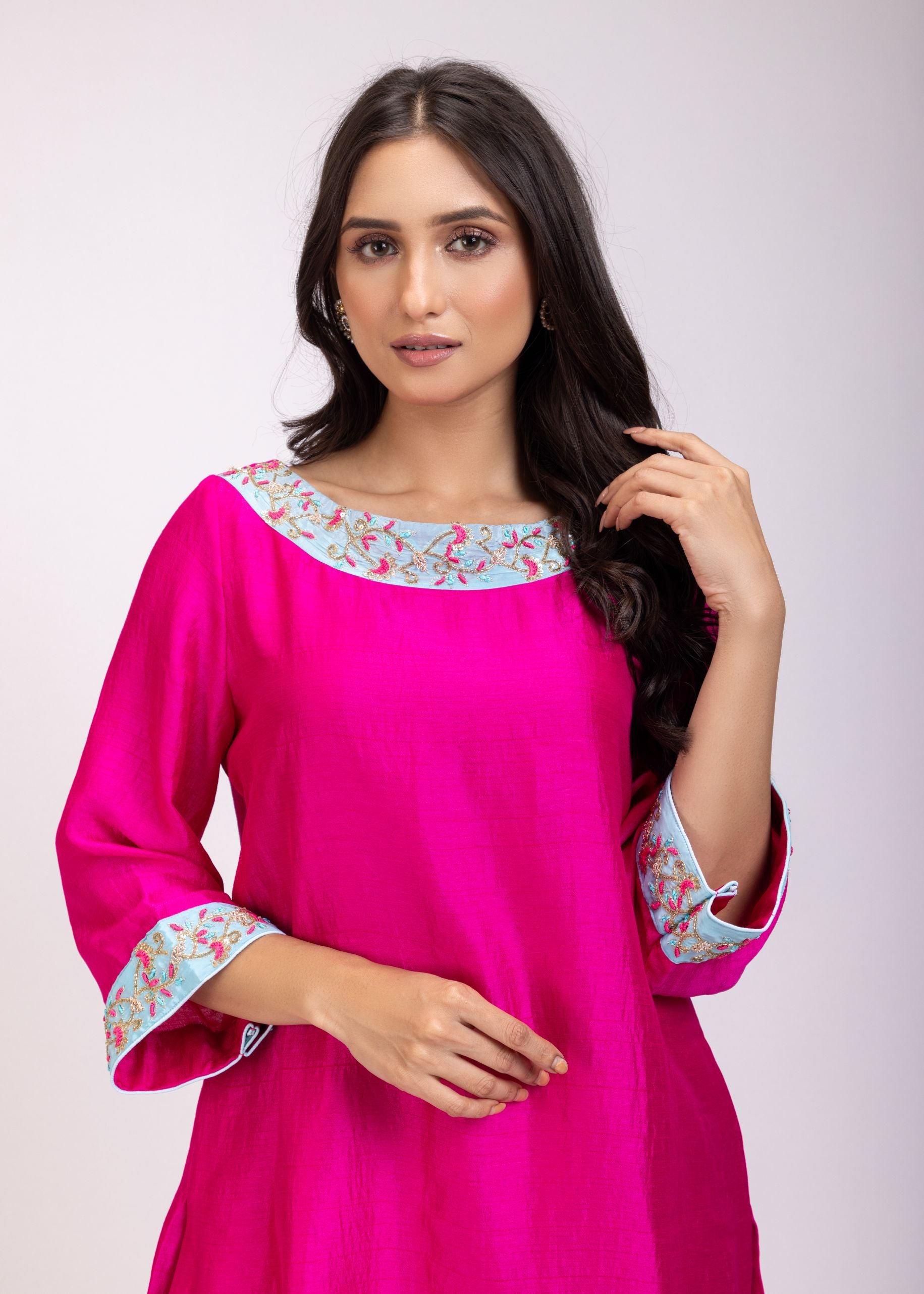 Pink Kurta Set With Embroidered Work Pencil Pant Close Up