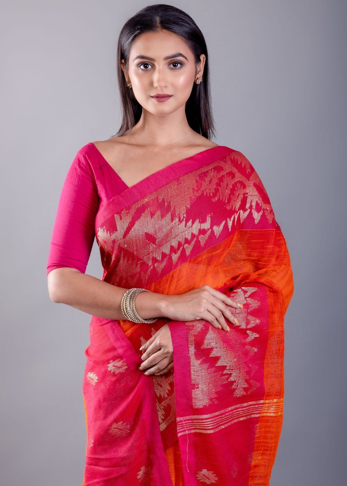 Pink and Orange Ombre Tant Jamdani Saree Floral Motif View – Anvi Couture