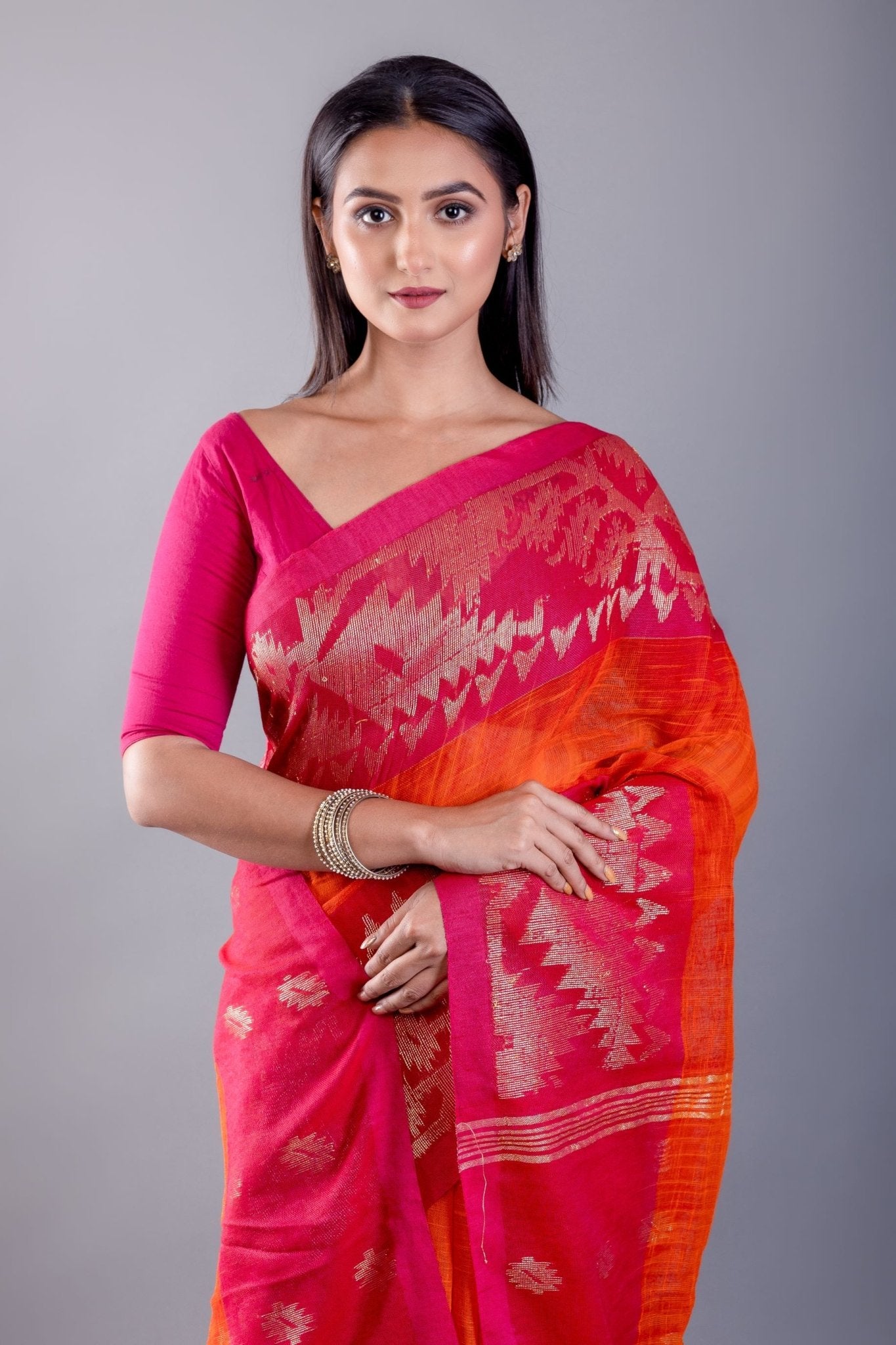 Pink and Orange Ombre Tant Jamdani Saree Floral Motif View – Anvi Couture