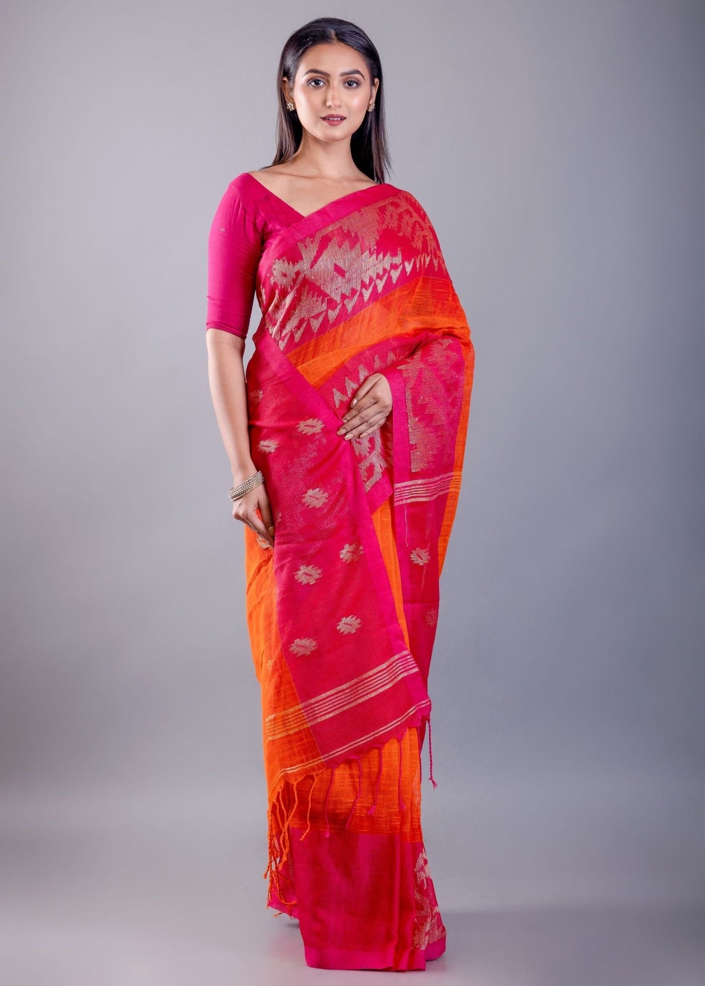 Pink and Orange Ombre Tant Jamdani Saree Floral Motif View – Anvi Couture