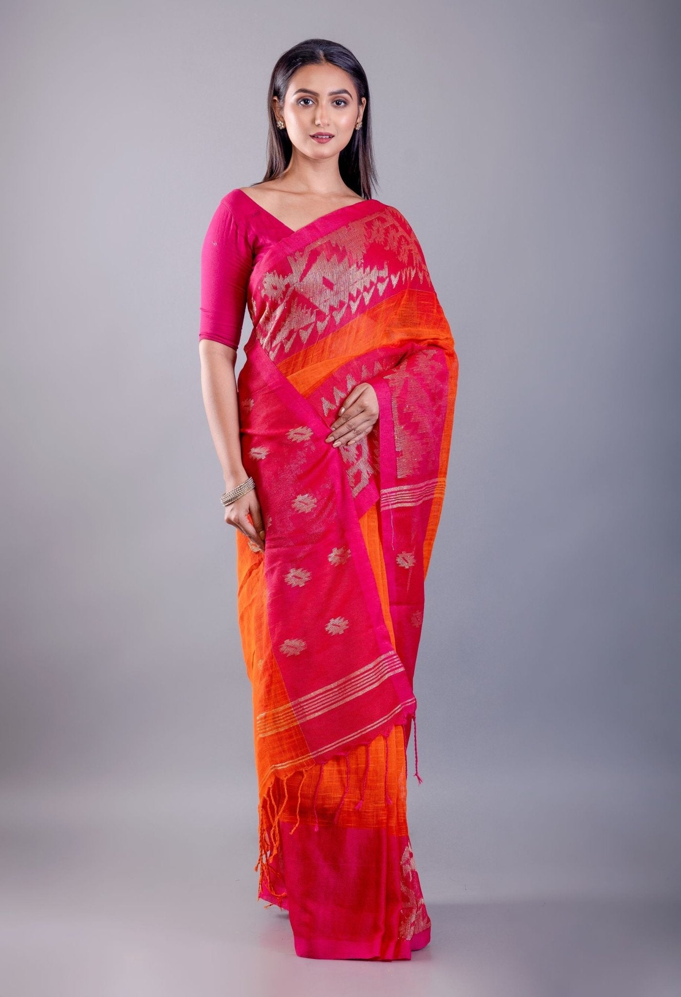 Pink and Orange Ombre Tant Jamdani Saree Floral Motif View – Anvi Couture