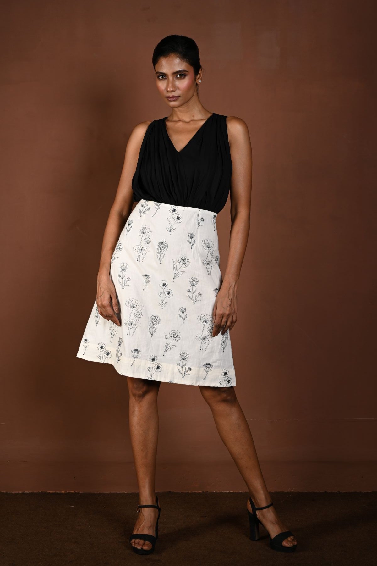 Black and White Floral Knee-length Dress