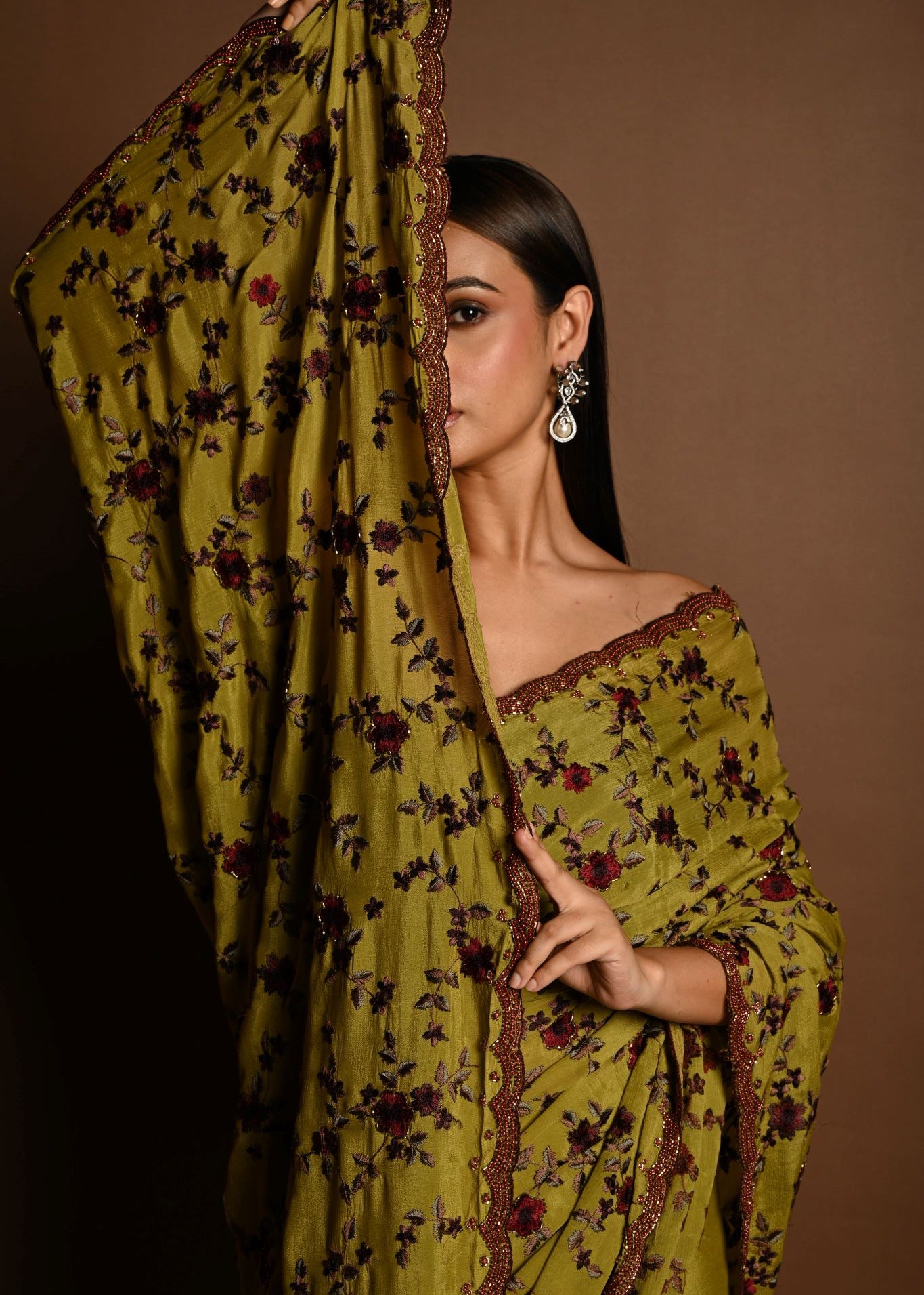 Olive Green Thread Work Cutdana Scalloped Border Pure Georgette Saree - Image 3