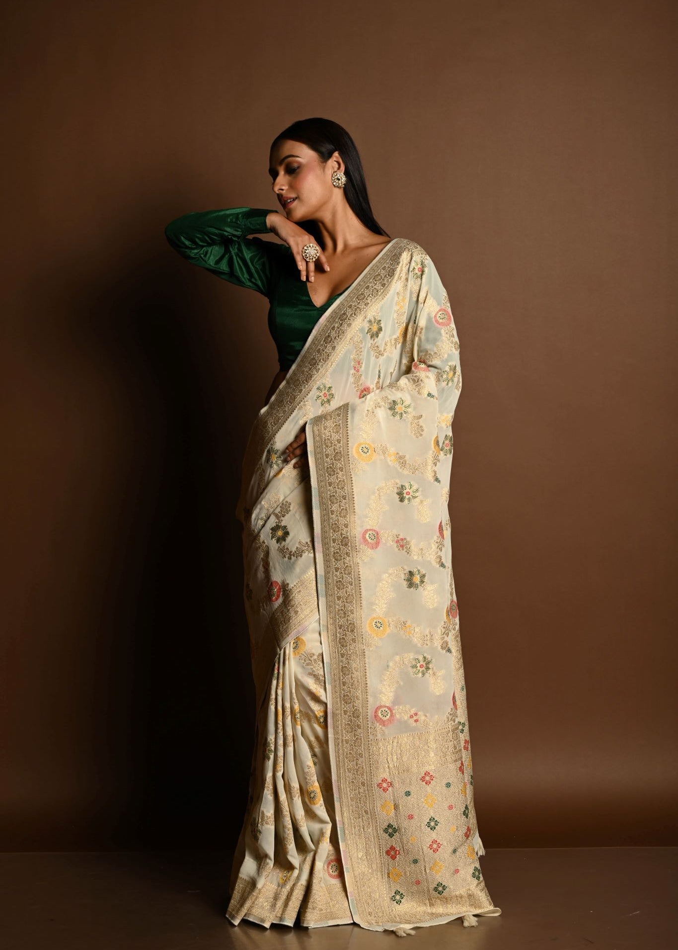 Elegant White Satin Silk Banarasi Saree with Meenakari Work - Image 2