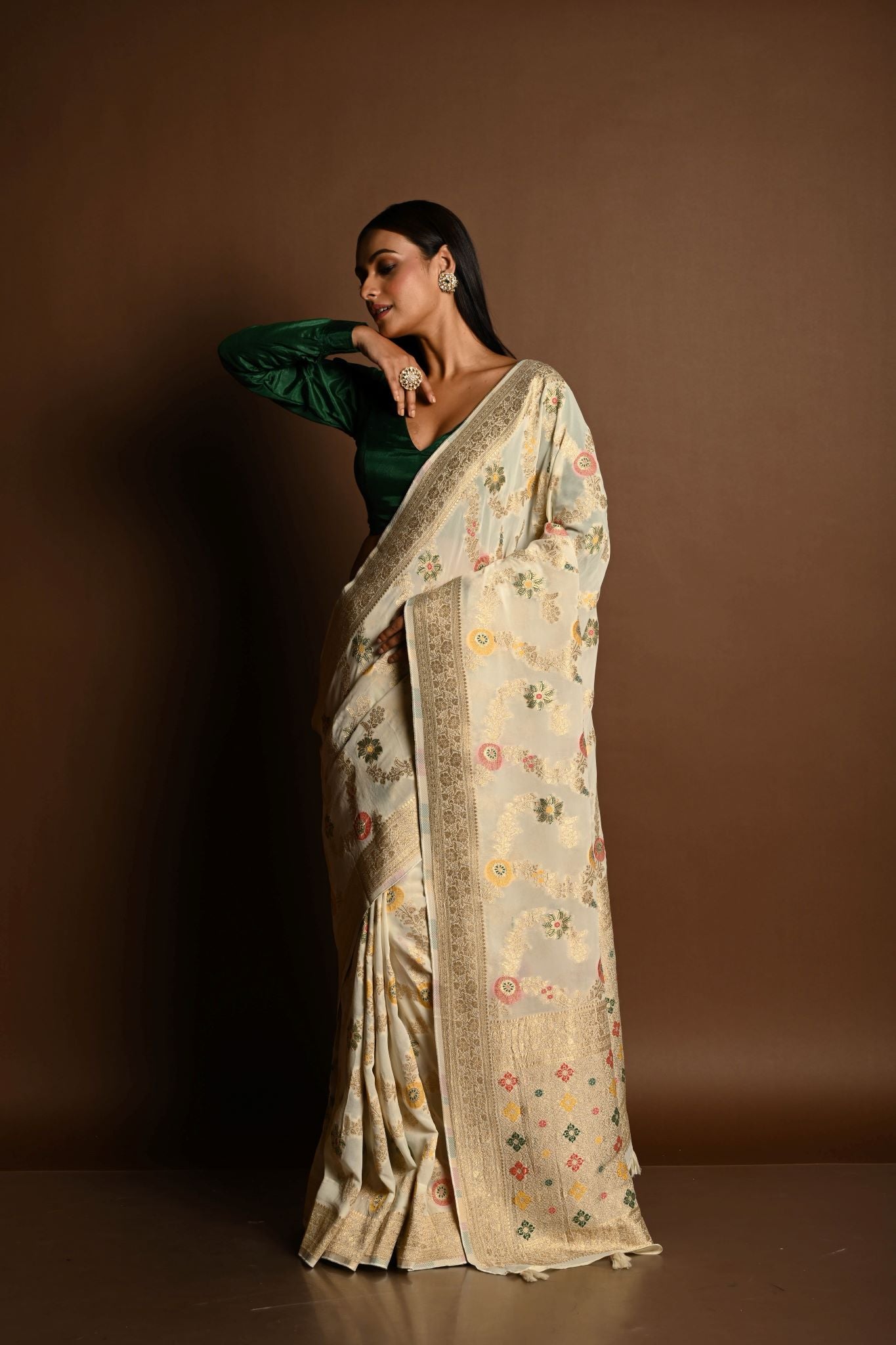 Elegant White Satin Silk Banarasi Saree with Meenakari Work - Image 2