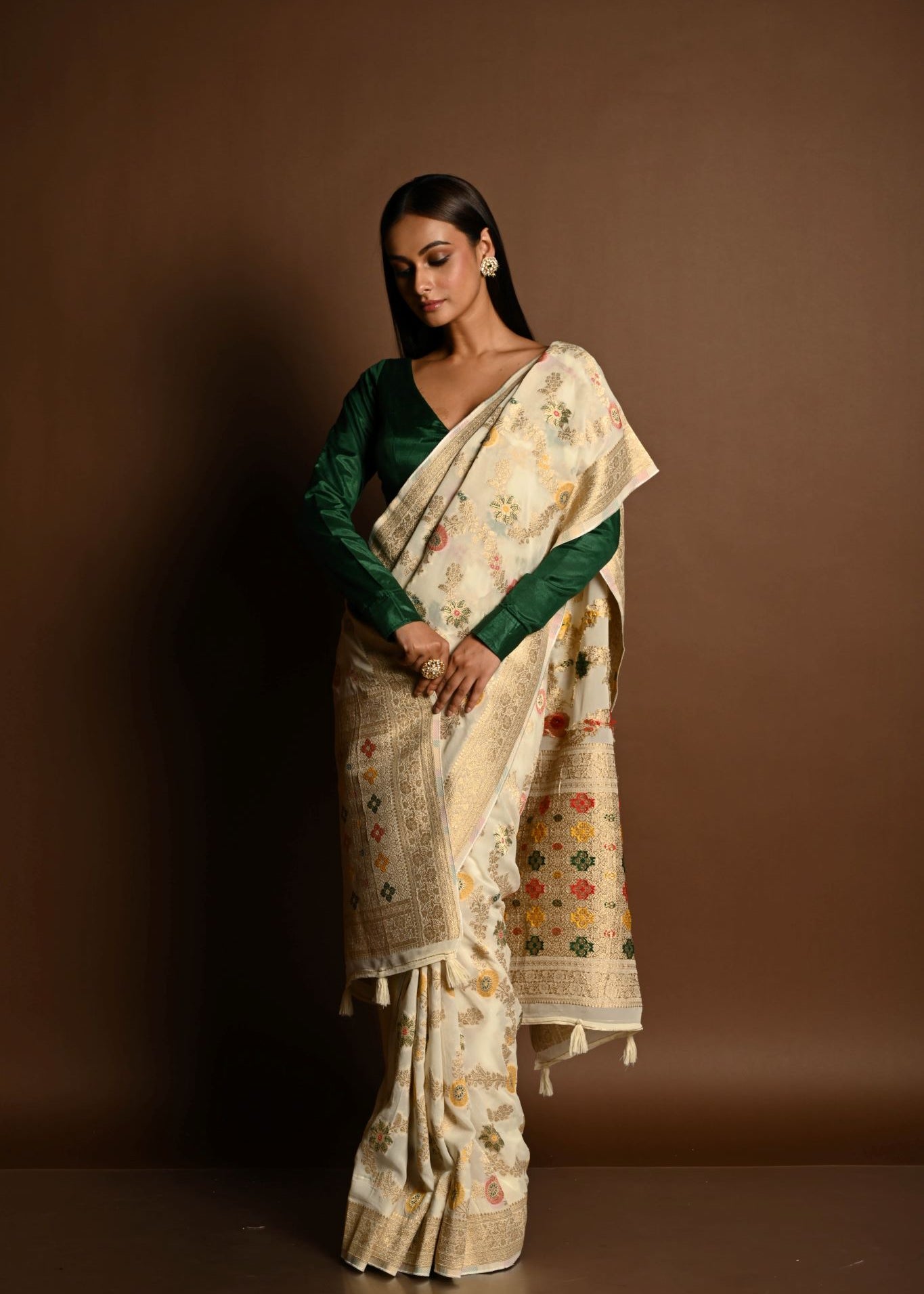 Elegant White Satin Silk Banarasi Saree with Meenakari Work - Image 4