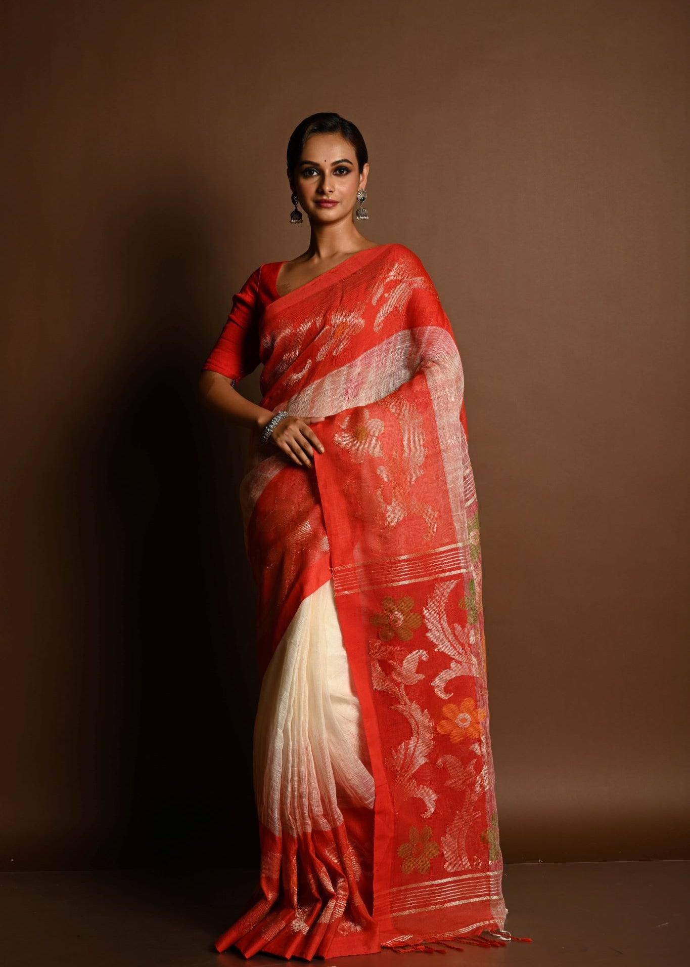 Red and White Ombre Tant Jamdani with Floral Motifs - Anvi Couture