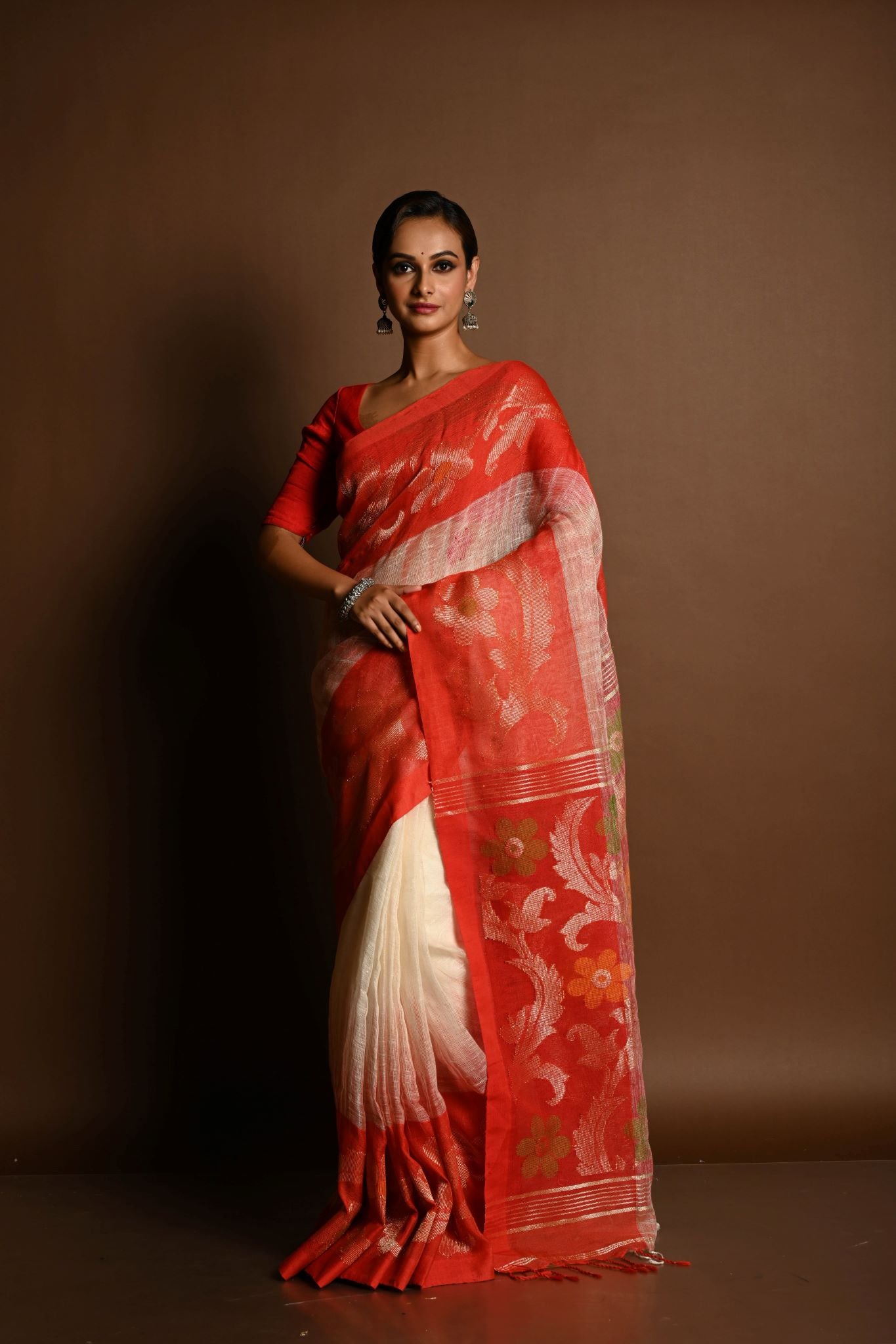 Red and White Ombre Tant Jamdani with Floral Motifs - Anvi Couture