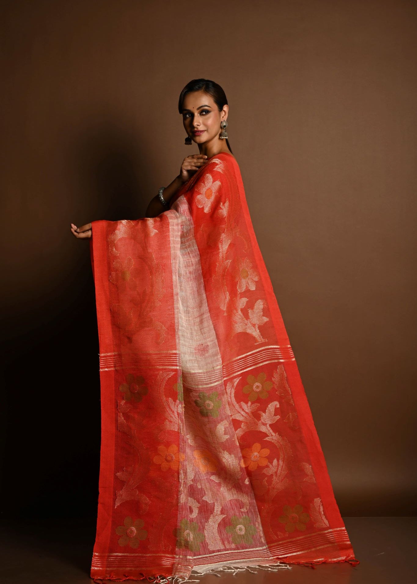 Red and White Ombre Tant Jamdani with Floral Motifs - Anvi Couture