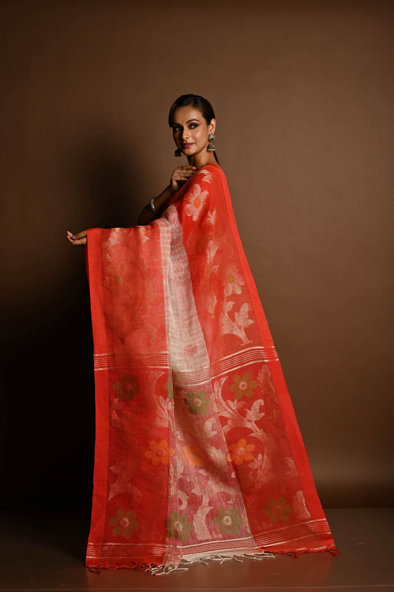 Red and White Ombre Tant Jamdani with Floral Motifs - Anvi Couture