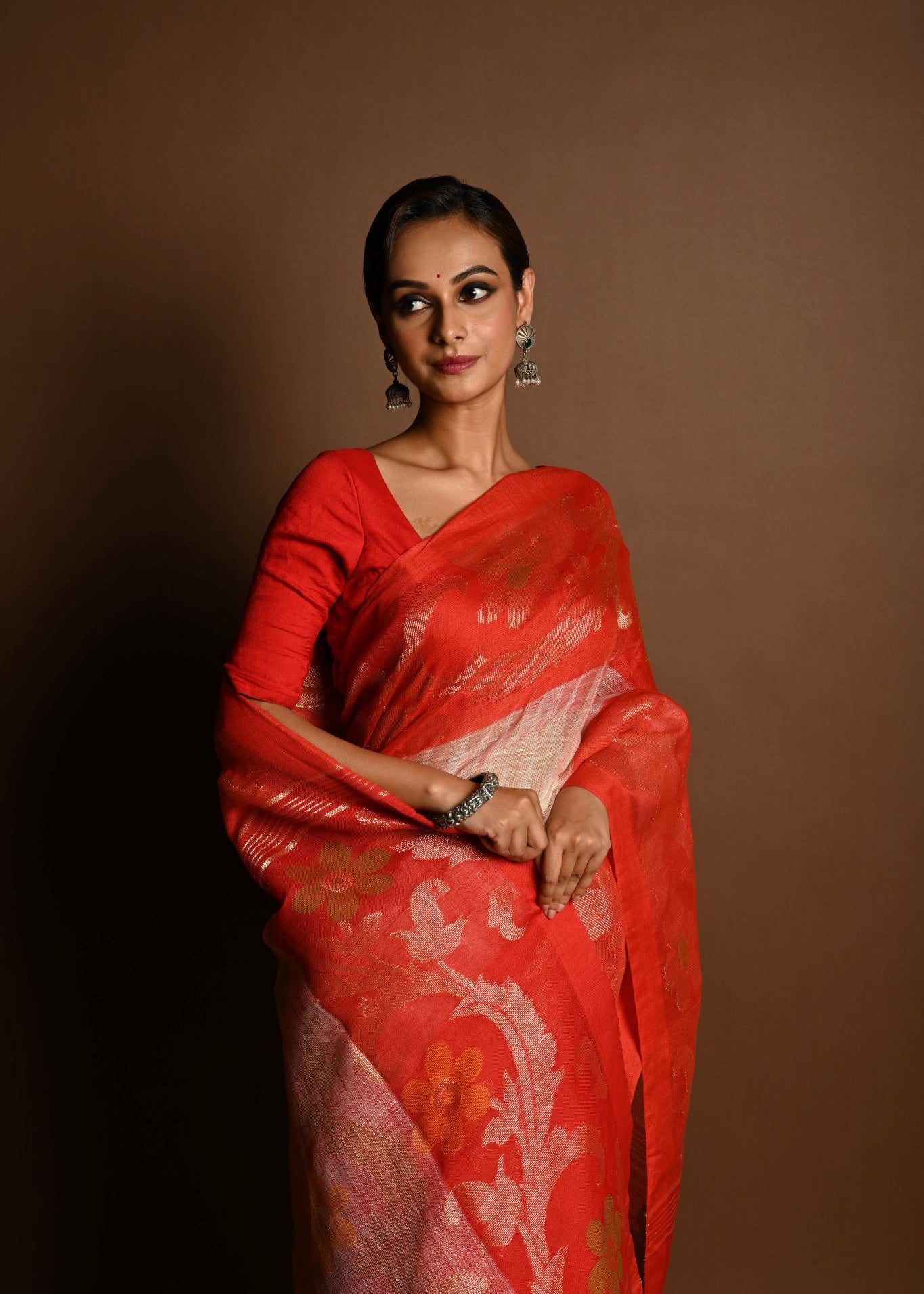 Red and White Ombre Tant Jamdani with Floral Motifs - Anvi Couture
