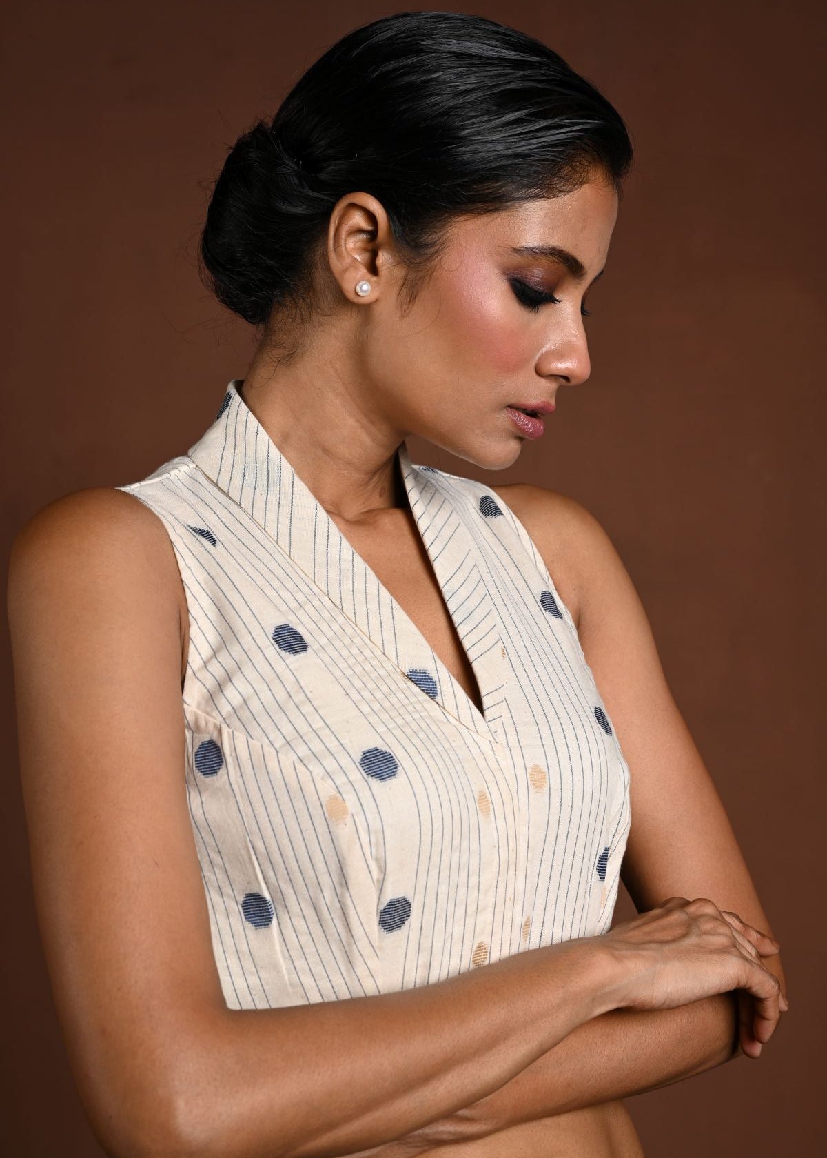 White Collar Blouse with V Neckline and Front Closure - Anvi Couture