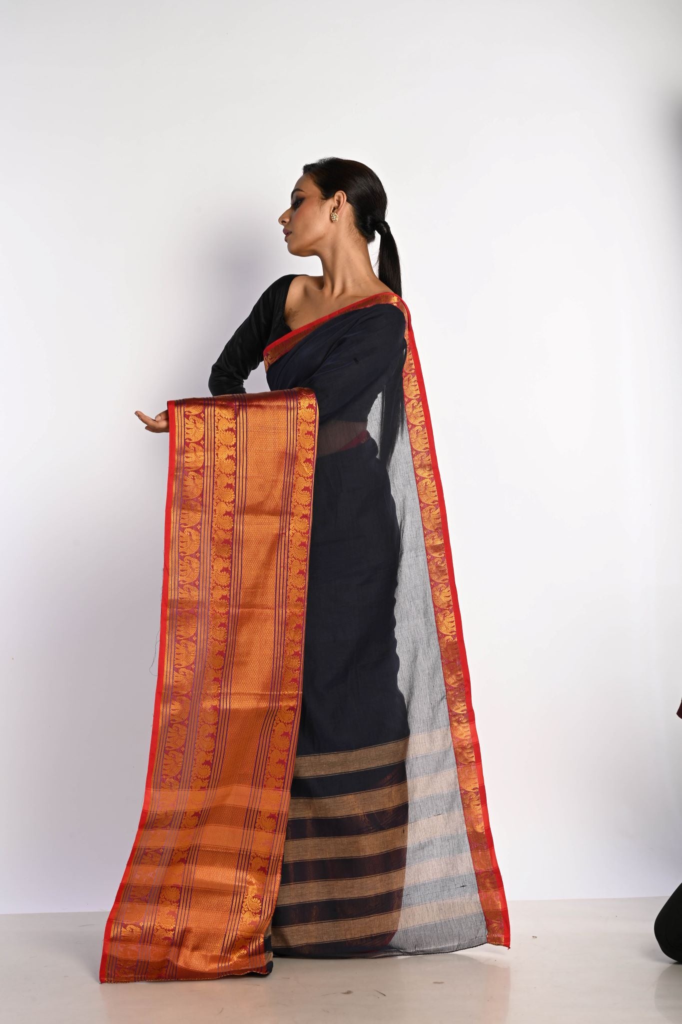 Dark Blue and Red Handwoven Mangalagiri Cotton Silk Saree with Blouse Piece - Anvi Couture