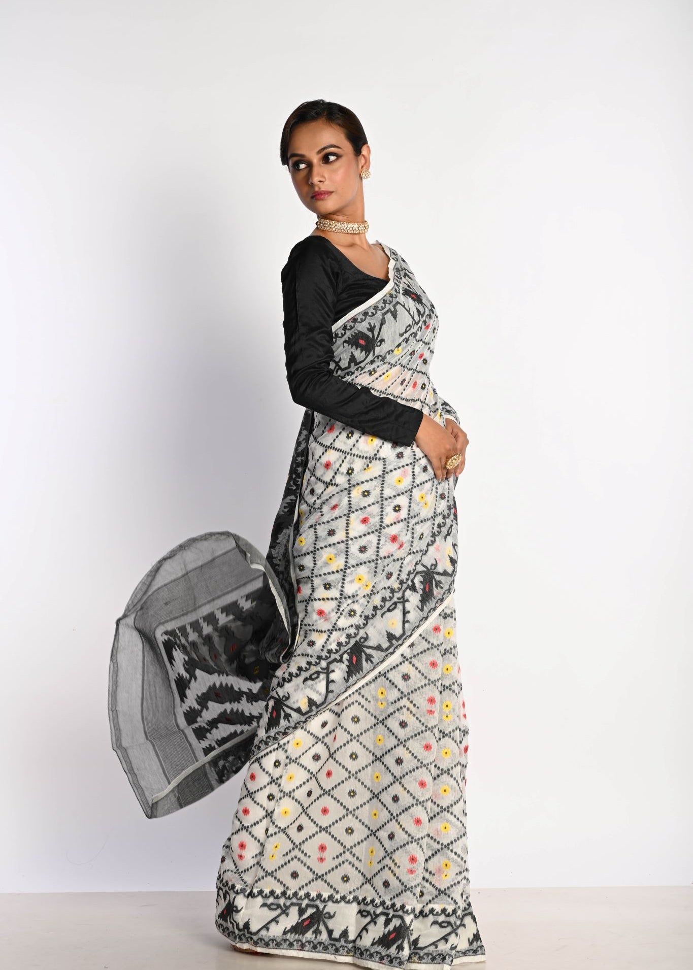 Black and White Dhakai Jamdani Cotton Handloom Saree - Anvi Couture