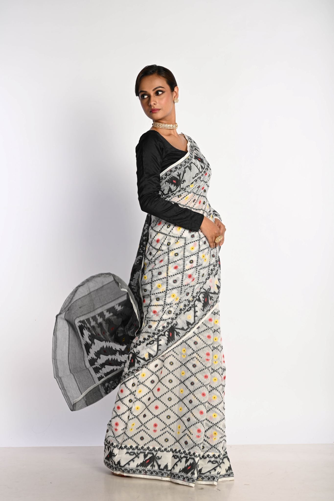 Black and White Dhakai Jamdani Cotton Handloom Saree - Anvi Couture