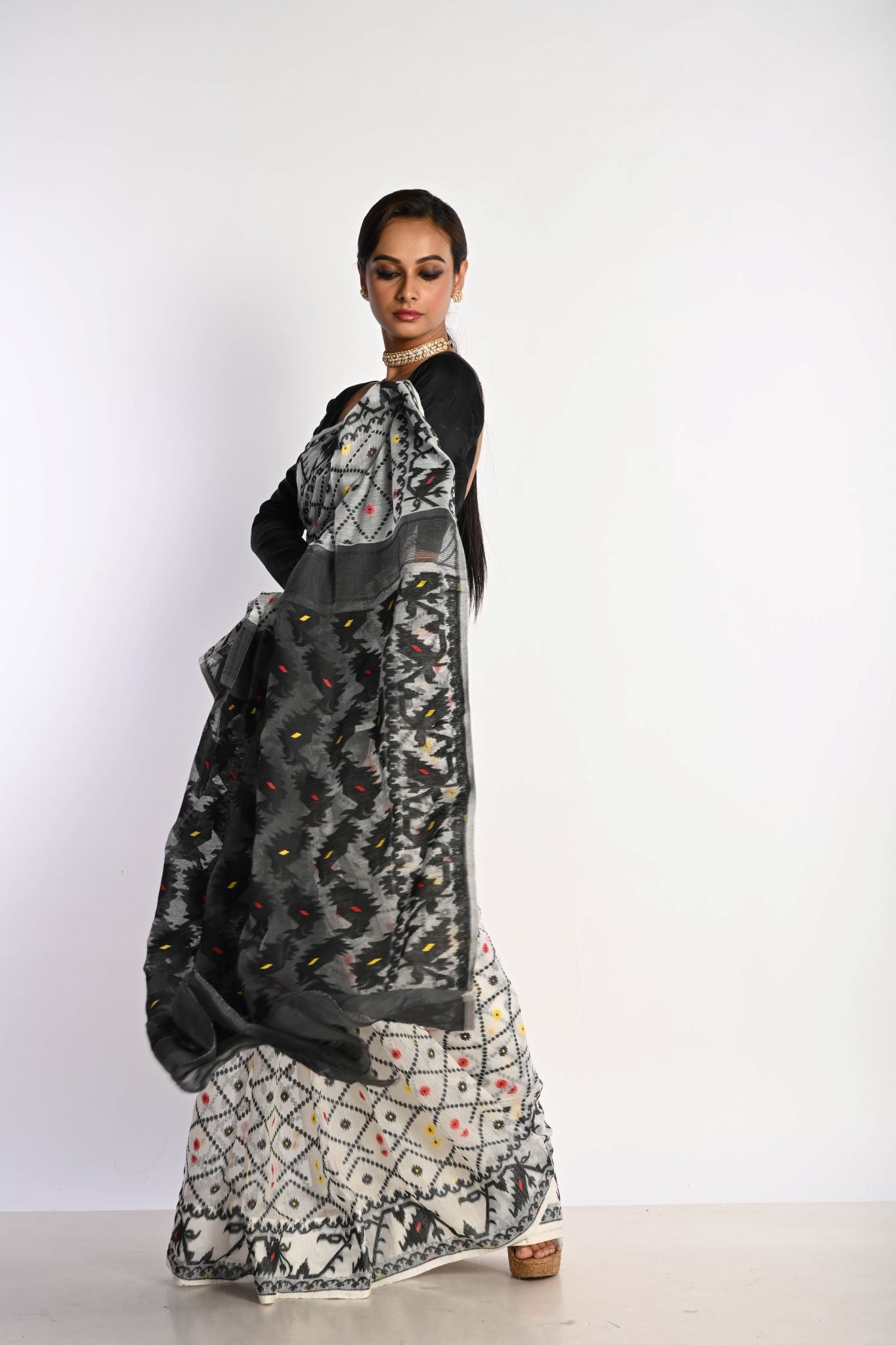 Black and White Dhakai Jamdani Cotton Handloom Saree - Anvi Couture