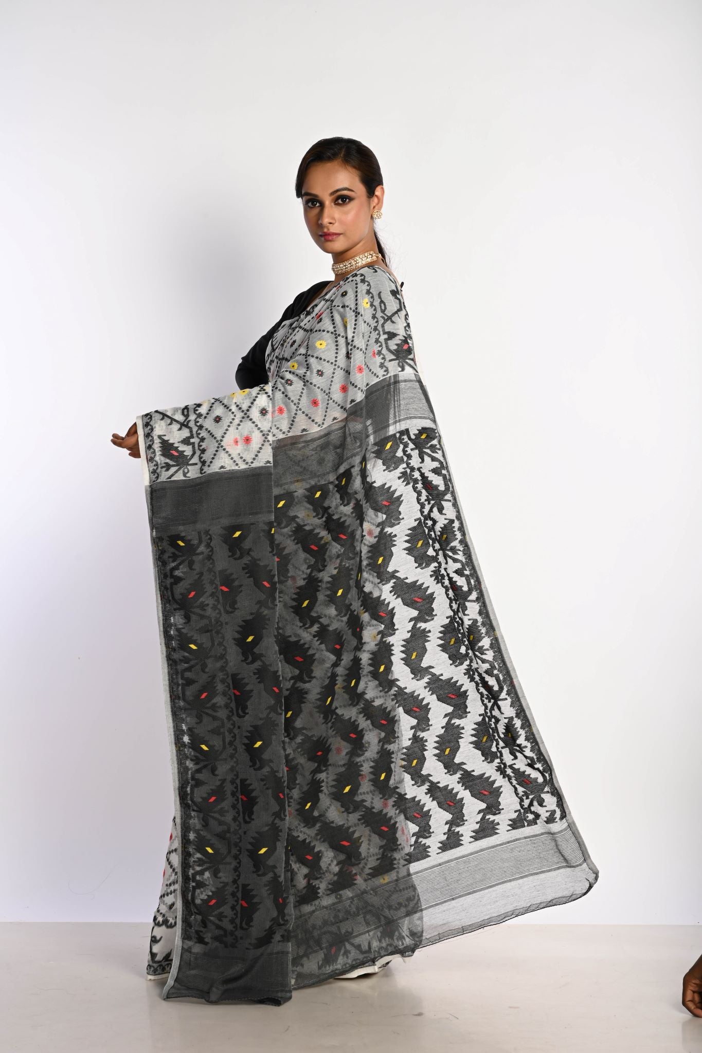 Black and White Dhakai Jamdani Cotton Handloom Saree - Anvi Couture