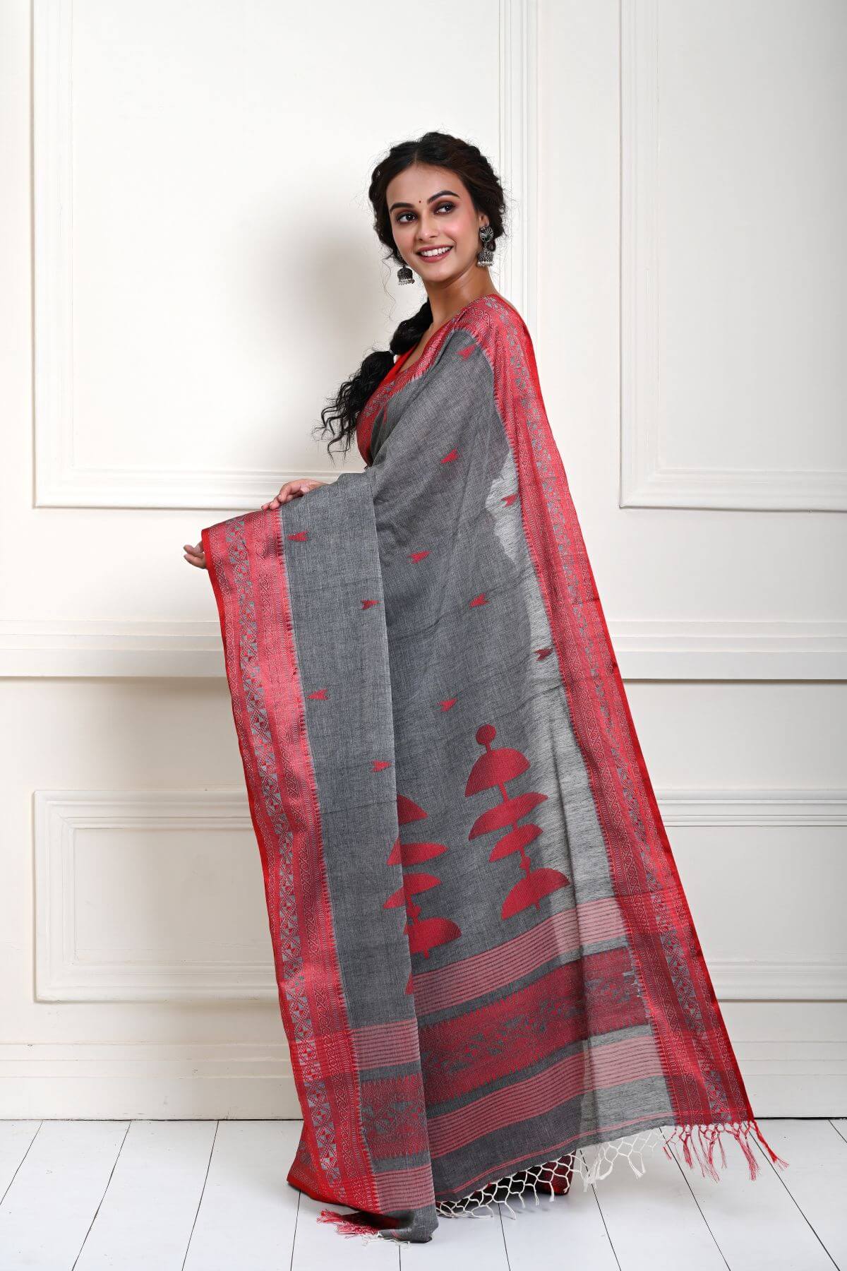 Grey Handloom Saree with Red Border and all-over Buta 
