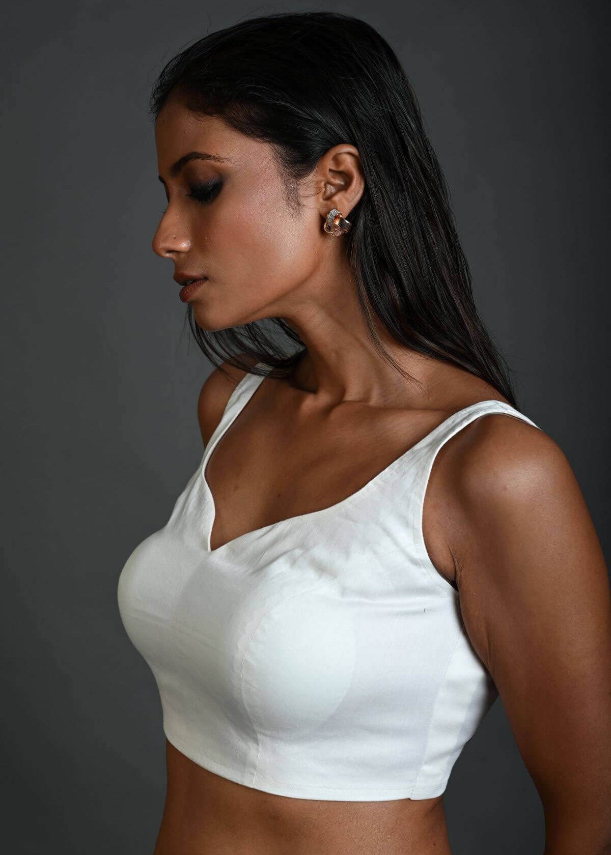 White Sleeveless Blouse in Cotton with Sweetheart Neckline
