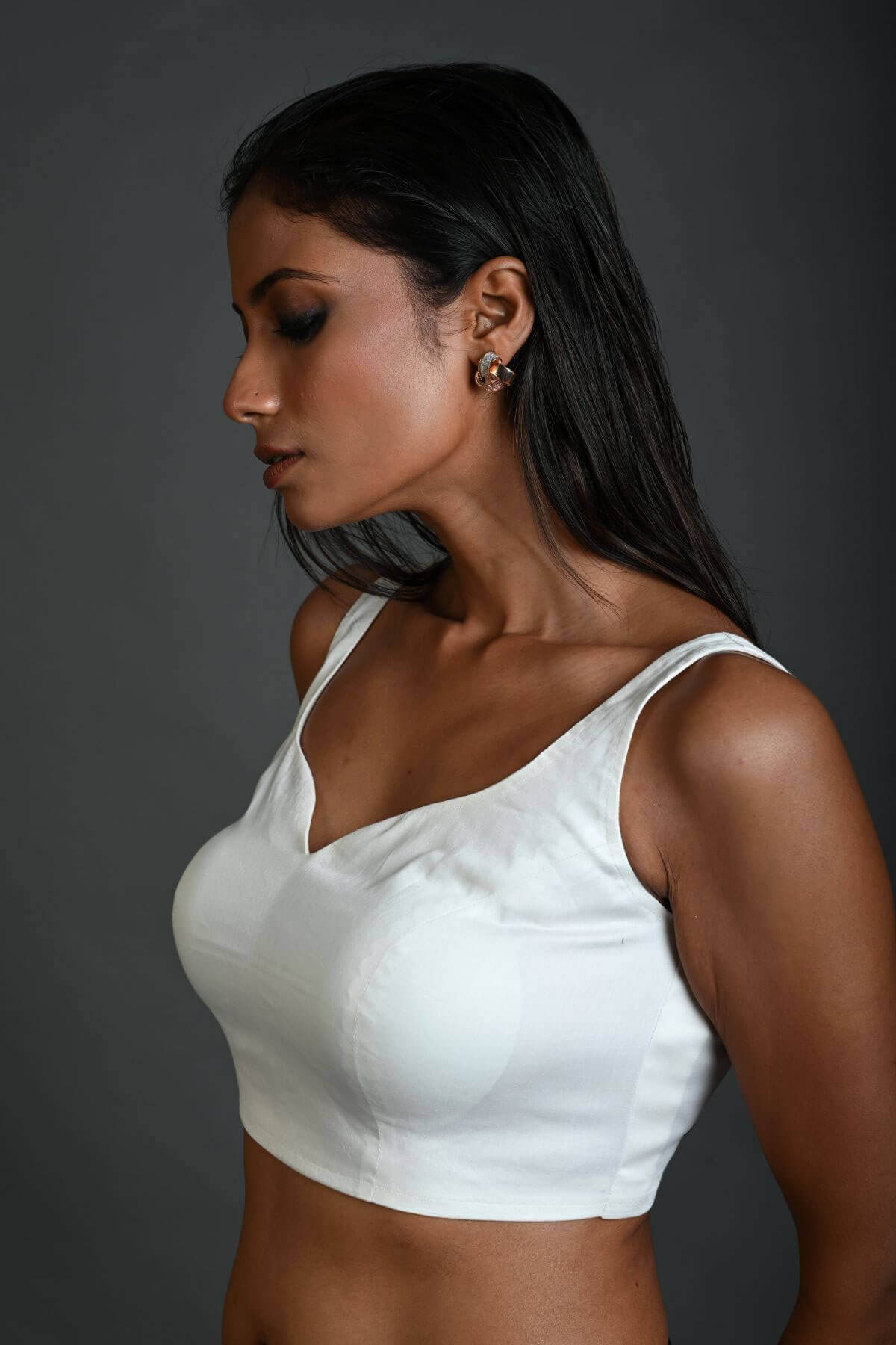 White Sleeveless Blouse in Cotton with Sweetheart Neckline