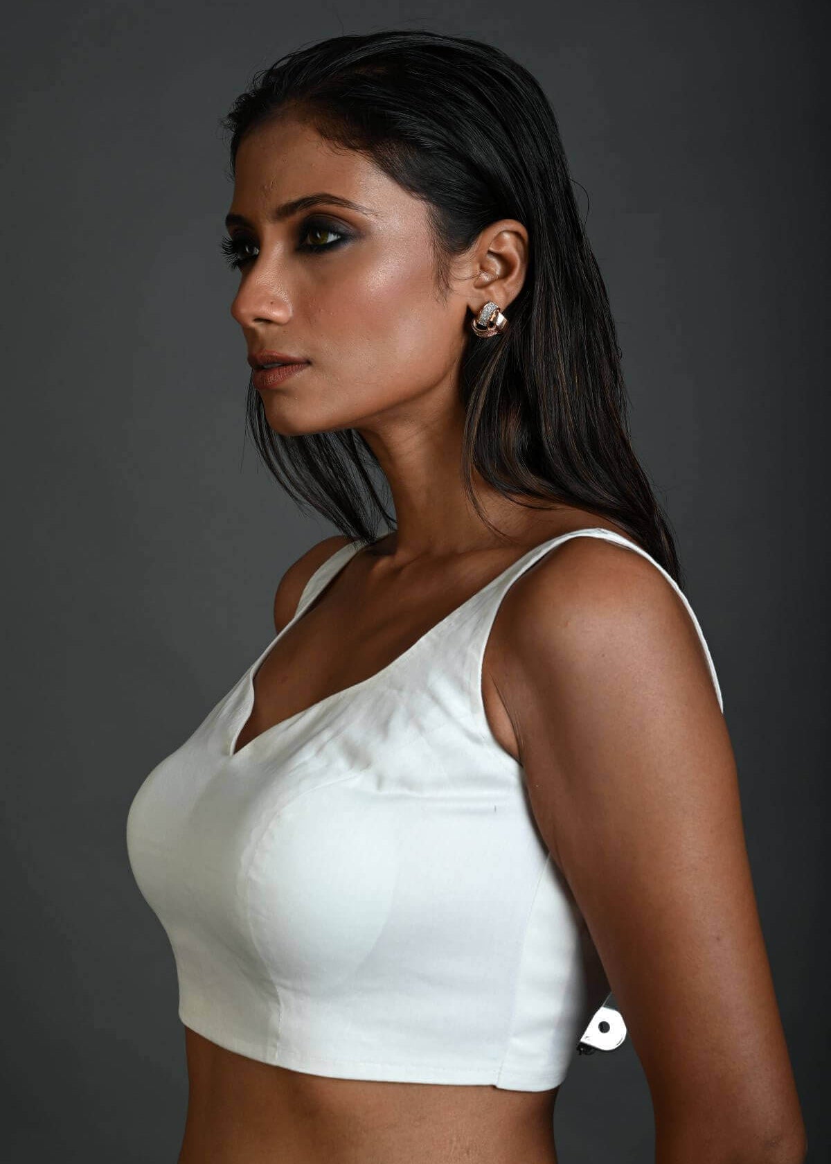White Sleeveless Blouse in Cotton with Sweetheart Neckline