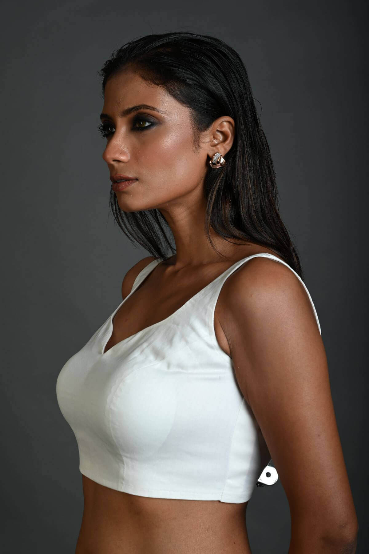 White Sleeveless Blouse in Cotton with Sweetheart Neckline