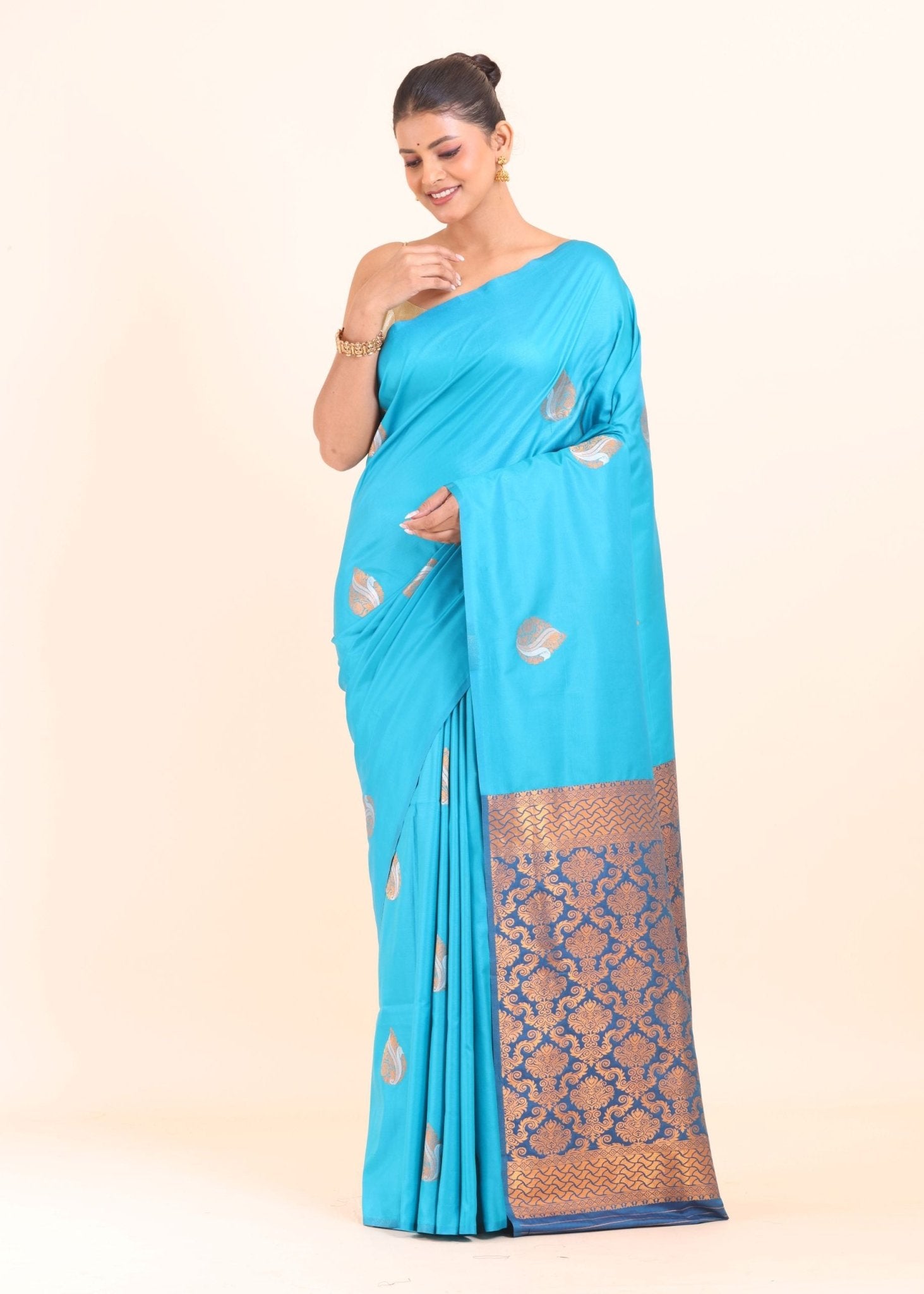 Sky Blue Borderless Kanchipuram Silk Saree - Anvi Couture