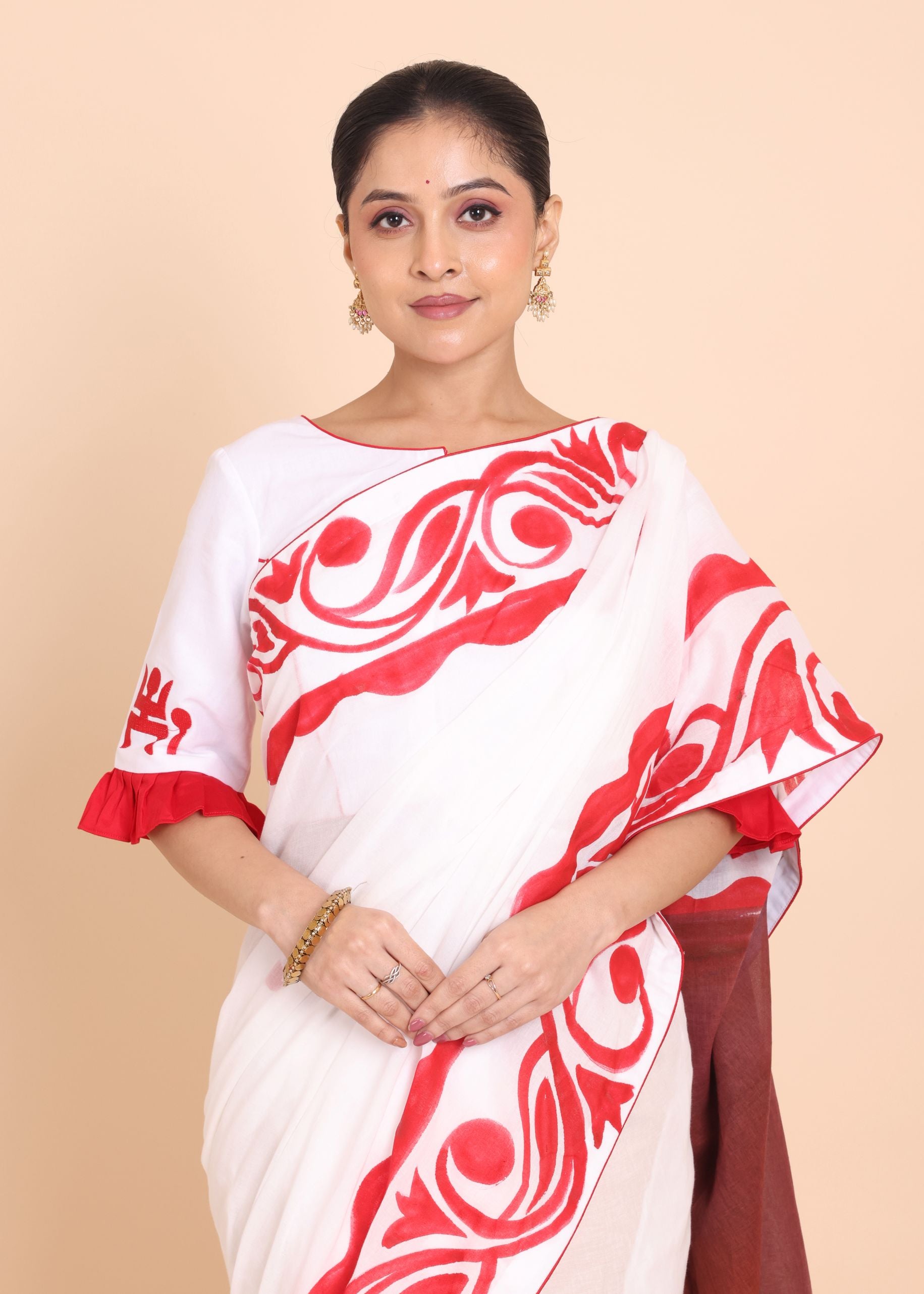 White Cotton Handloom Saree With Hand Paint Maa Lakshmi In Anchol Close up