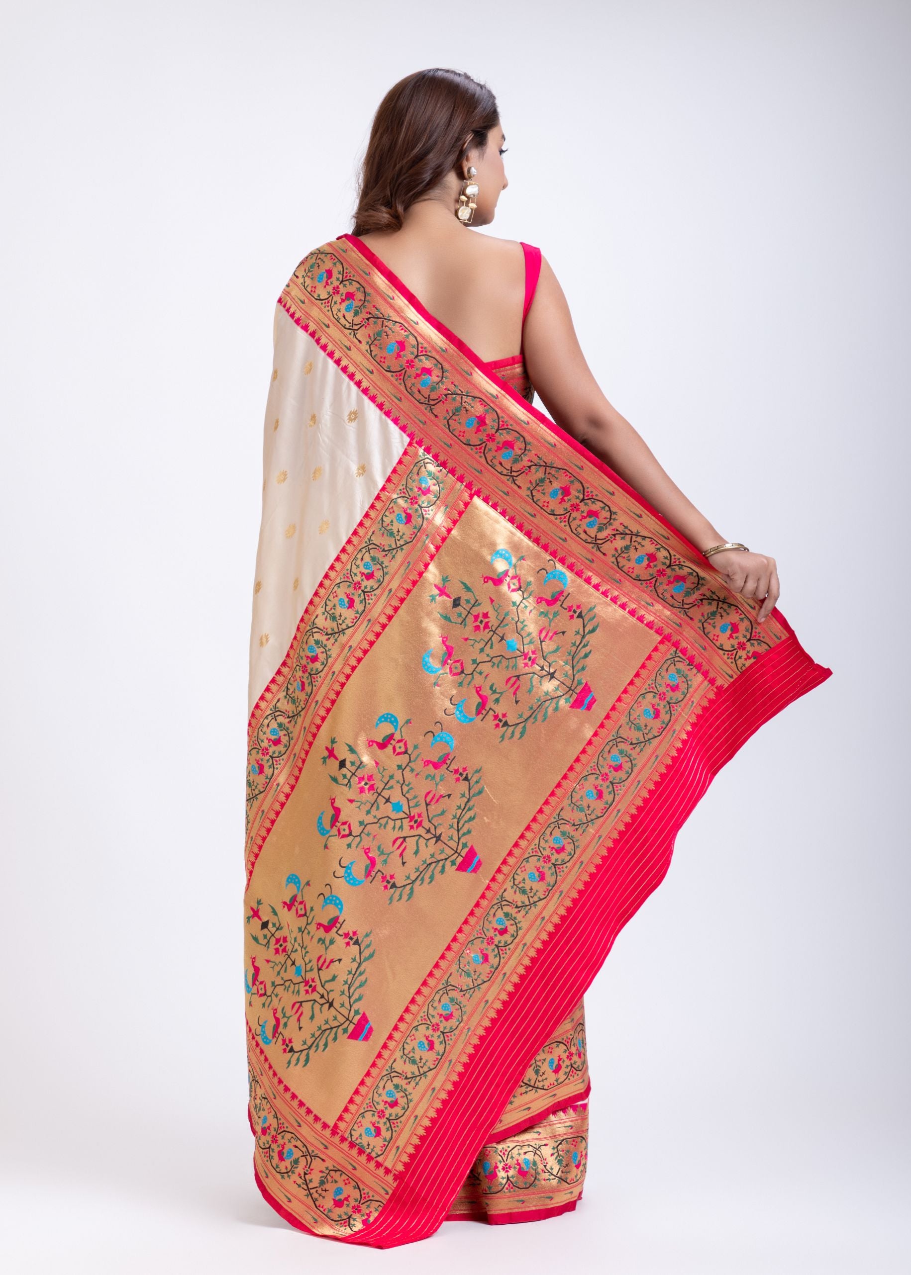 White Paithani Silk Saree With Pink Contrast Border and Pallu Back
