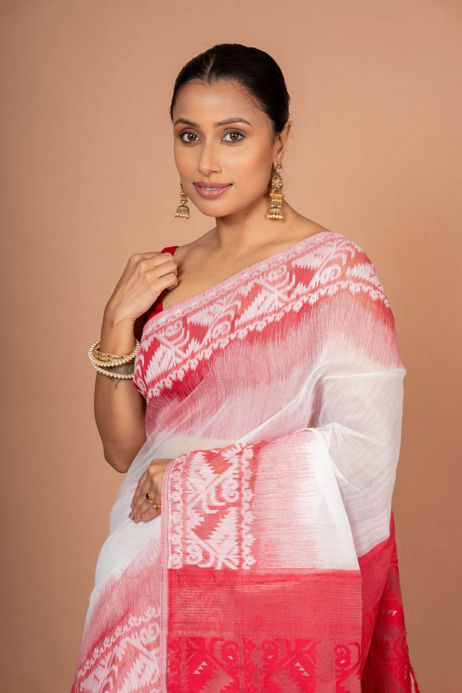 White and Red Cotton Handloom Jamdani Saree Close Up
