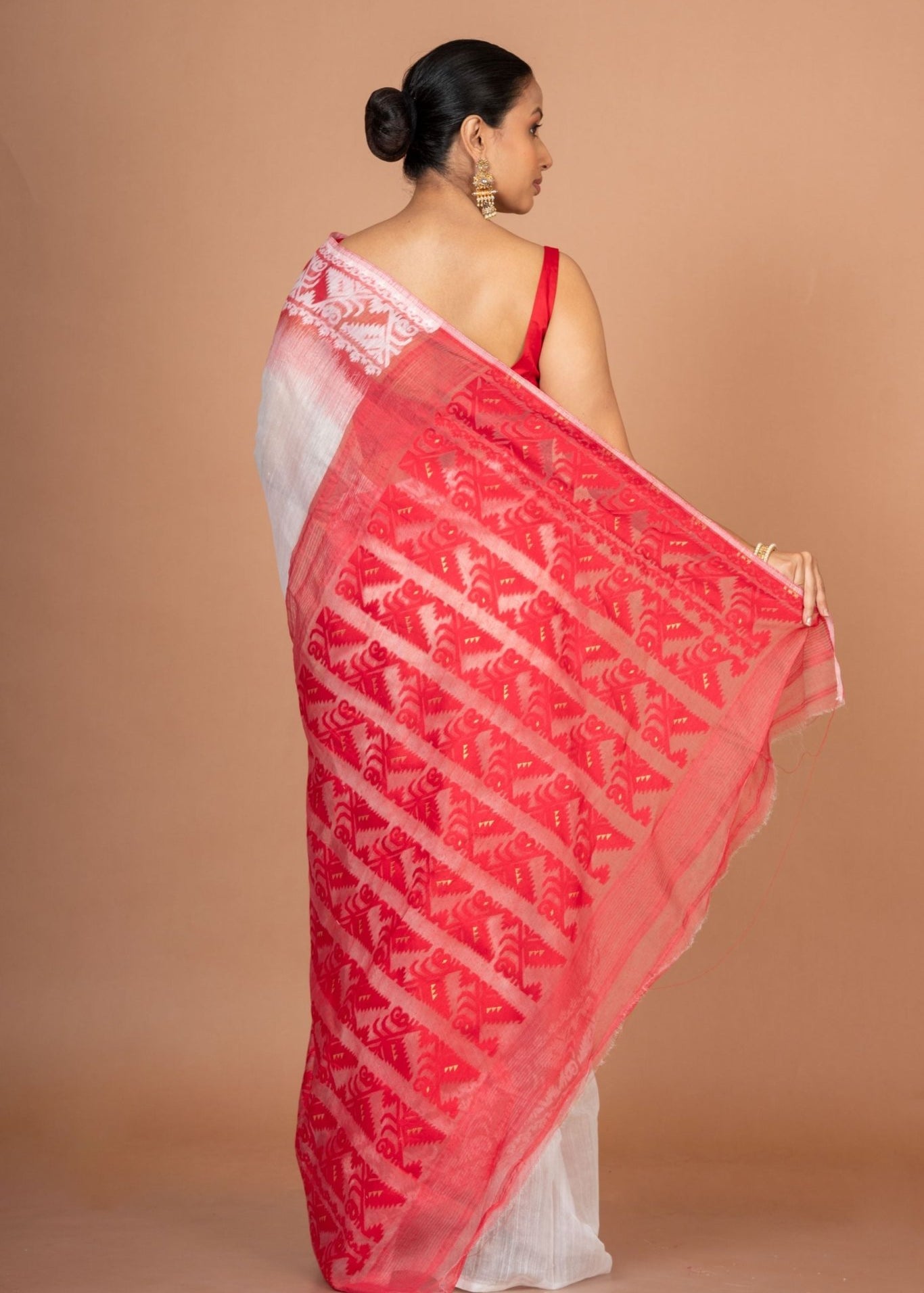 White and Red Cotton Handloom Jamdani Saree - Anvi Couture