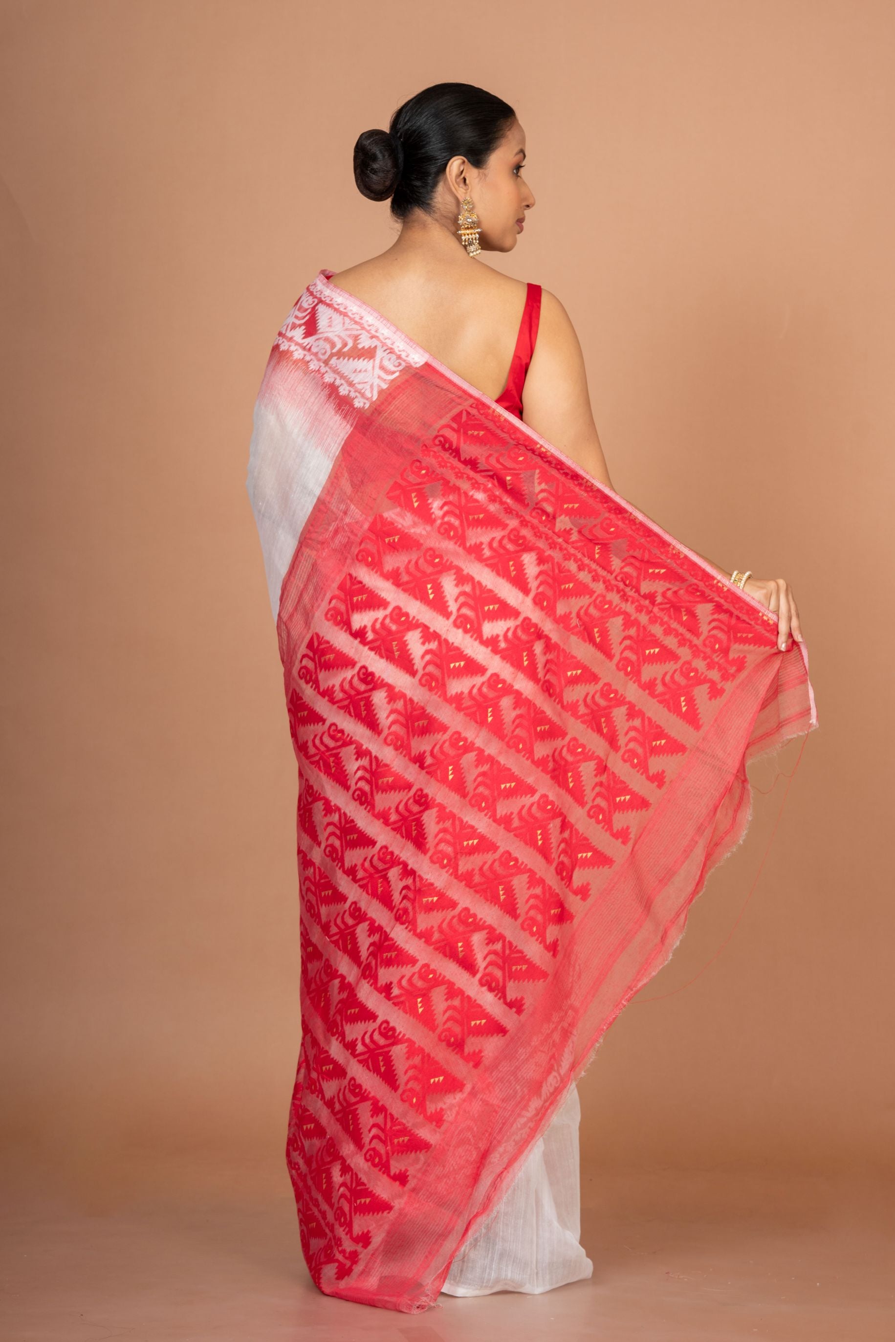 White and Red Cotton Handloom Jamdani Saree Back
