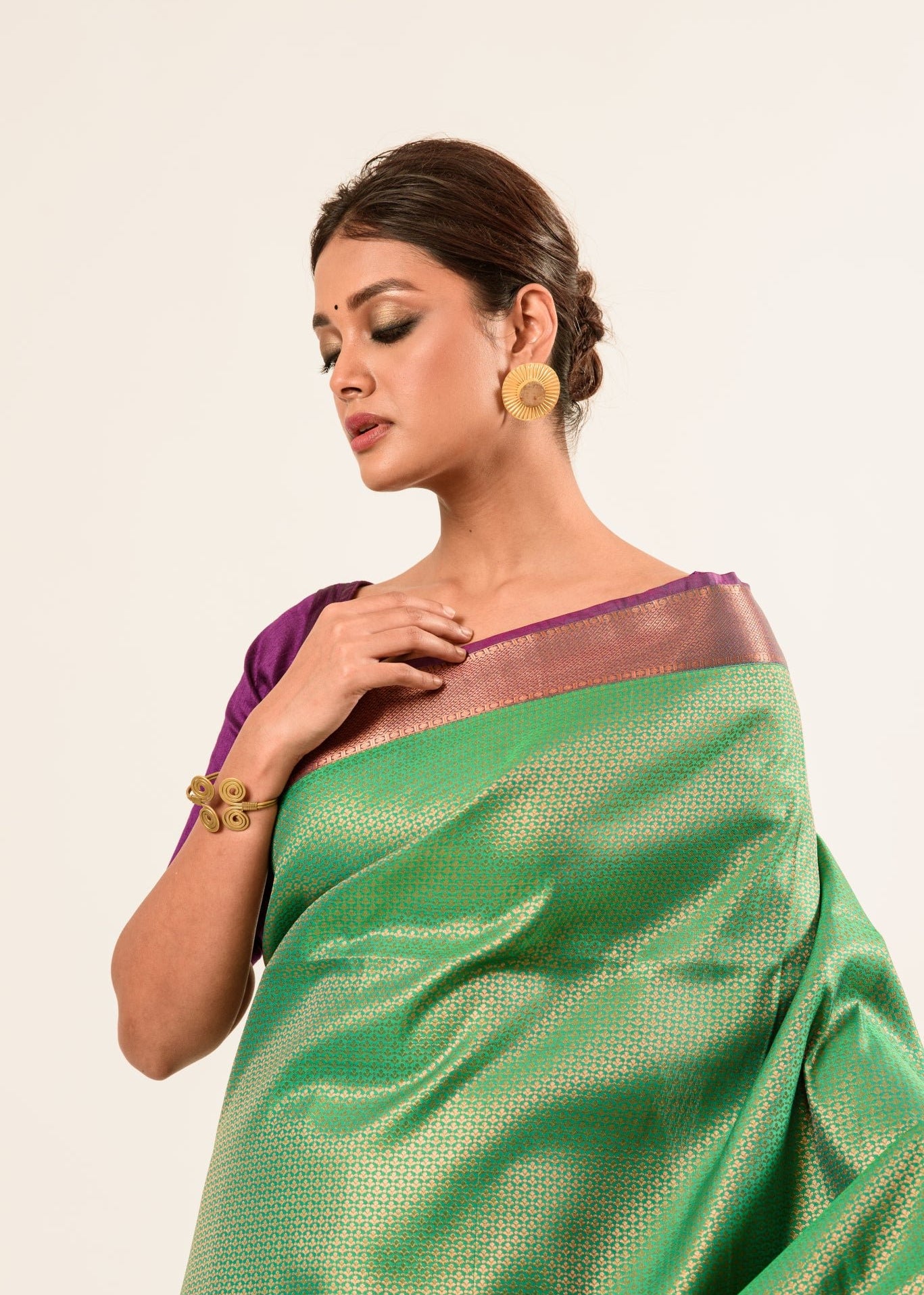 Forest Green Kanjivaram Silk Saree with Magenta Border and all over Zari - Image 4