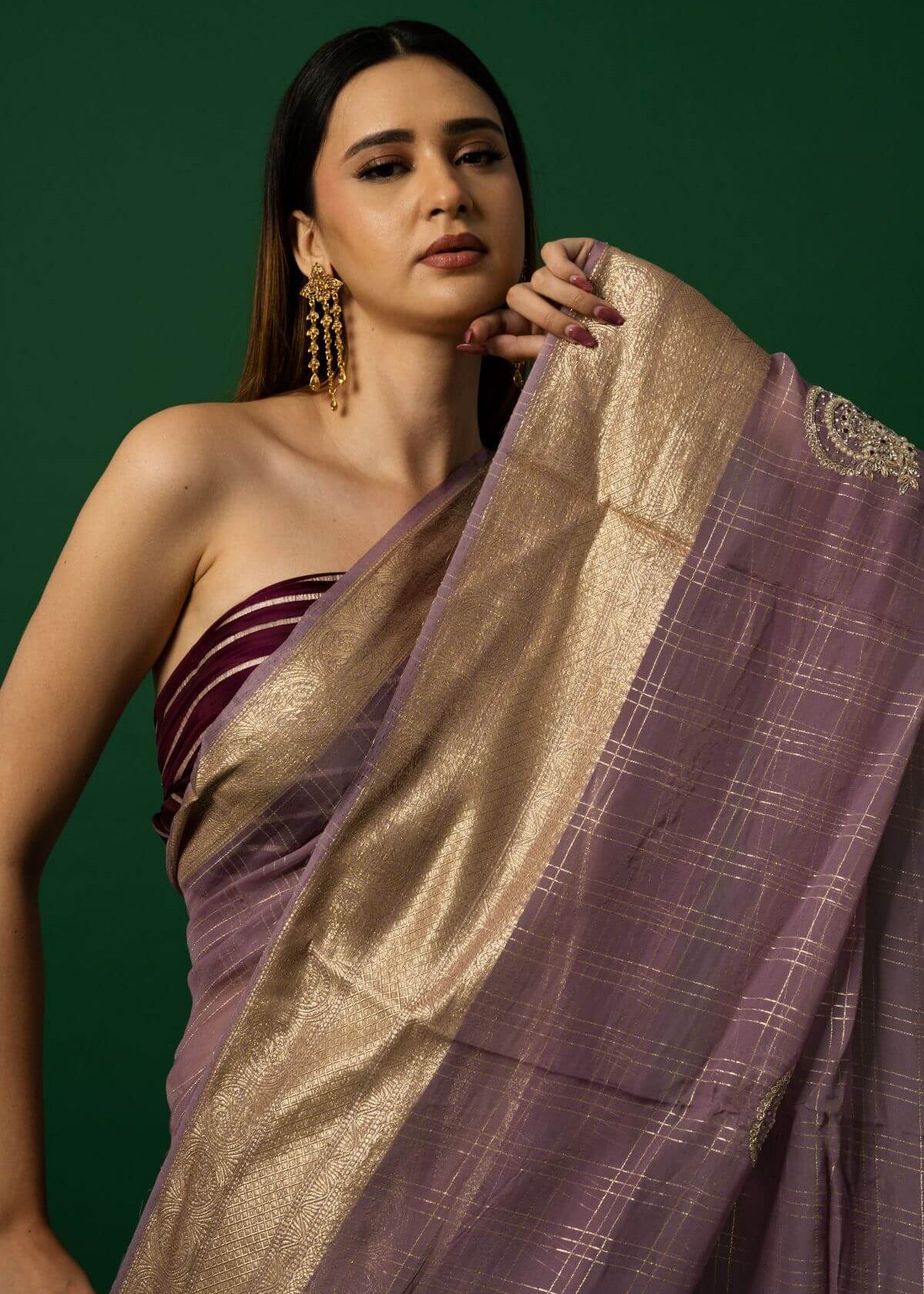 Lavender Organza Saree with Gold Embroidery Border for Festive Wear - Image 4