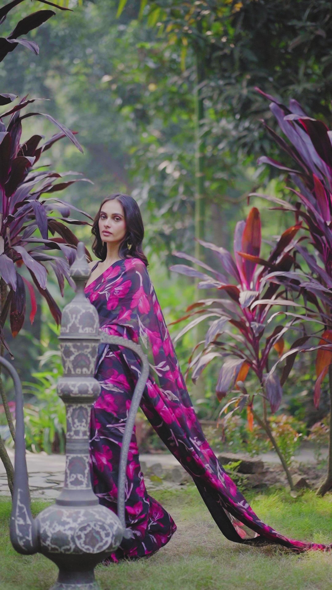 Black and Pink Floral Printed Georgette Saree  video
